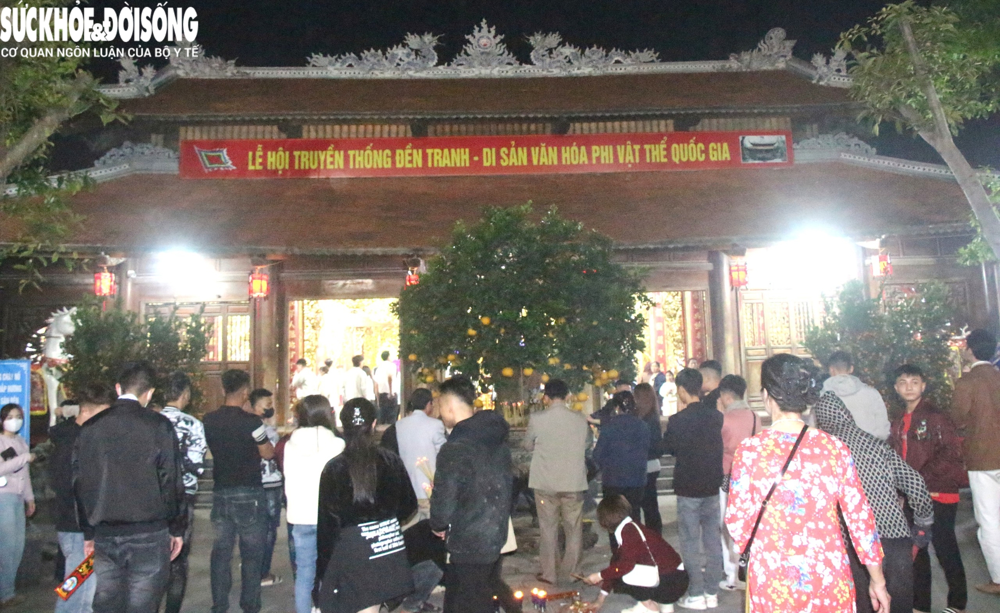 Chuyện chưa biết về xin lộc đêm Giao thừa ở ngôi đền thiêng thờ thần rắn- Ảnh 2.