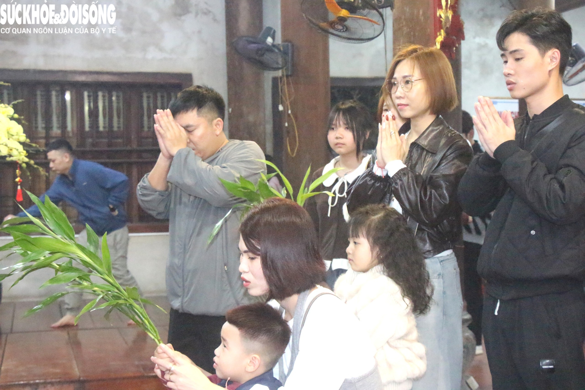 Chuyện chưa biết về xin lộc đêm Giao thừa ở ngôi đền thiêng thờ thần rắn- Ảnh 3.