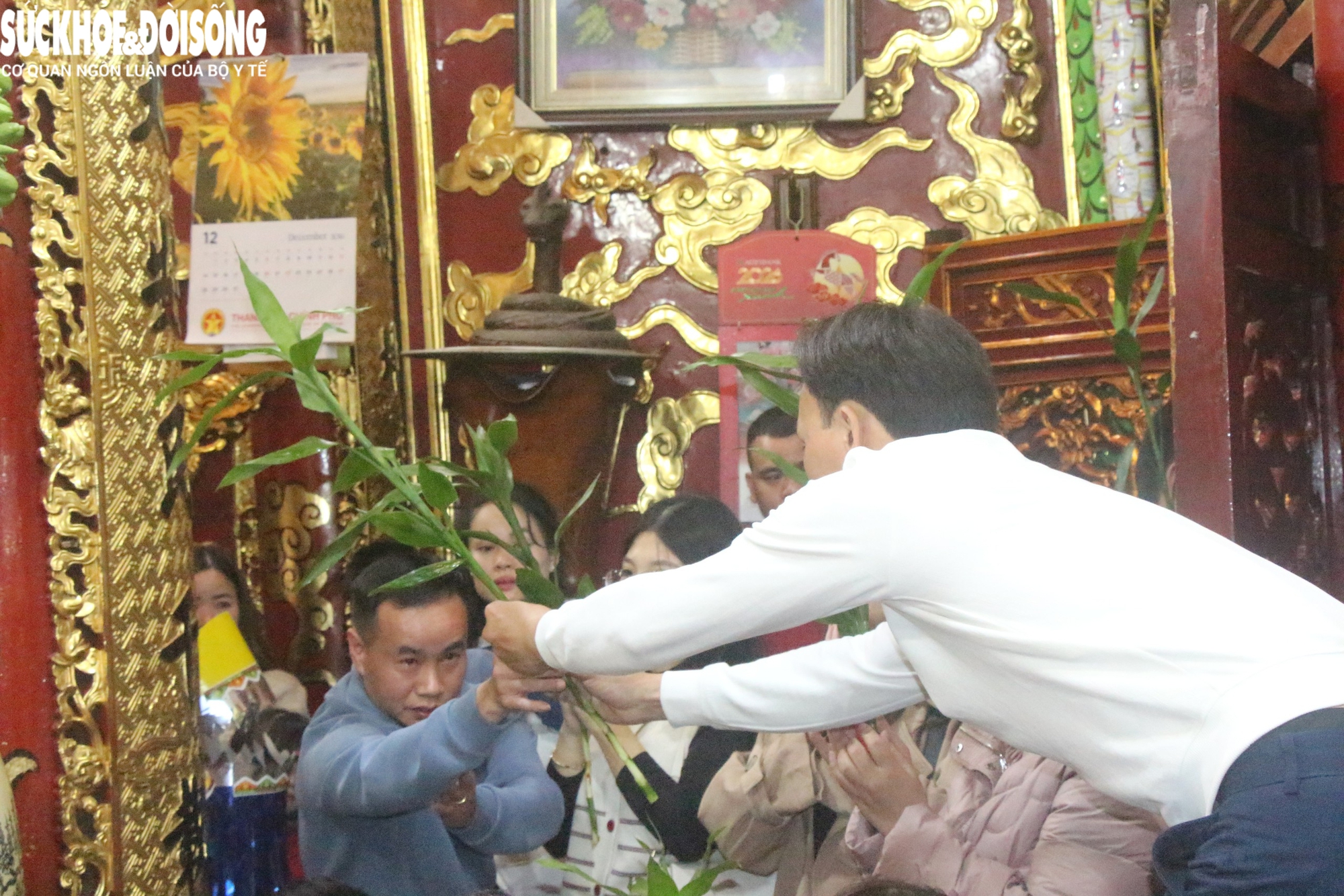 Chuyện chưa biết về xin lộc đêm Giao thừa ở ngôi đền thiêng thờ thần rắn- Ảnh 9.