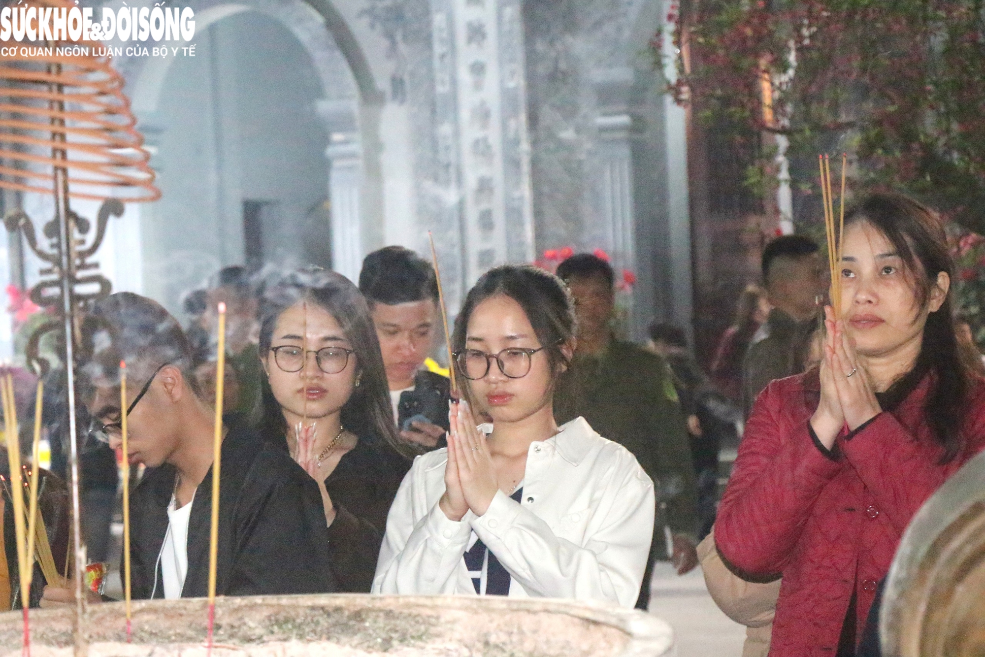 Chuyện chưa biết về xin lộc đêm Giao thừa ở ngôi đền thiêng thờ thần rắn- Ảnh 13.