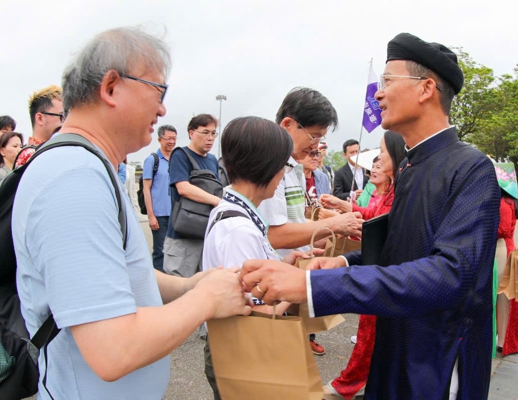 Du xuân hoàng cung, trải nghiệm hái lộc đầu năm giữa không gian di sản Huế- Ảnh 3.