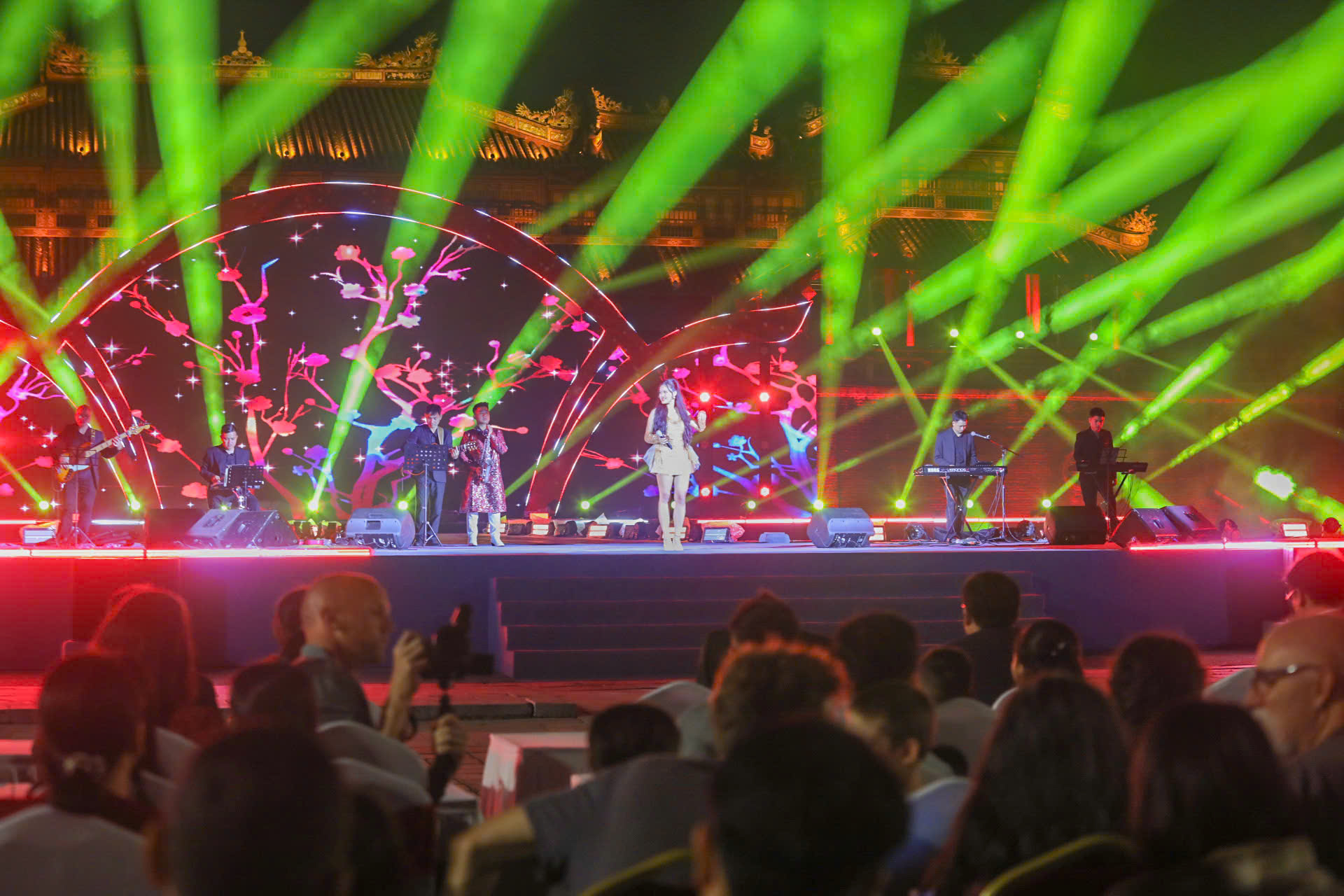 Du xuân hoàng cung, trải nghiệm hái lộc đầu năm giữa không gian di sản Huế- Ảnh 8.