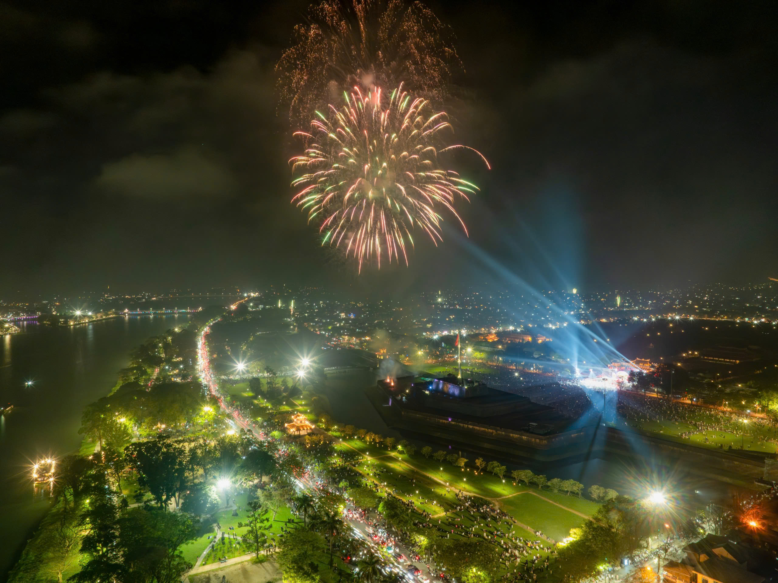 Du xuân hoàng cung, trải nghiệm hái lộc đầu năm giữa không gian di sản Huế- Ảnh 11.
