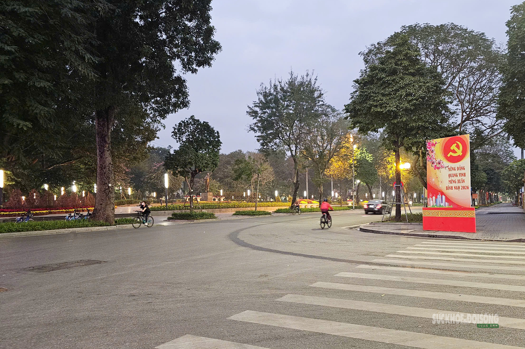 Hà Nội mùng 1 Tết: Bình yên trong nhịp thở đầu Xuân- Ảnh 4. Hà Nội mùng 1 Tết: Bình yên trong nhịp thở đầu Xuân- Ảnh 4.