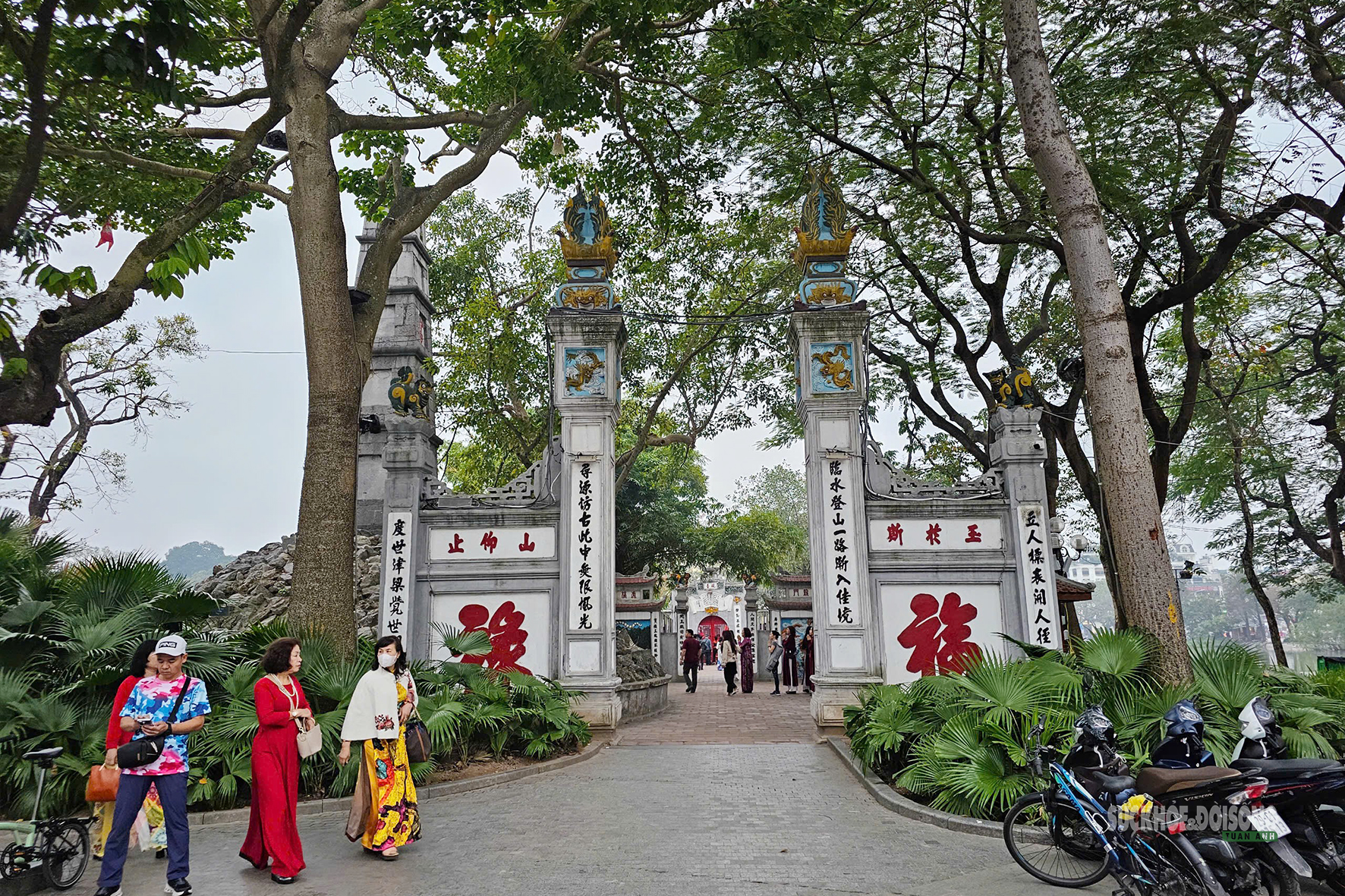 Hà Nội mùng 1 Tết: Bình yên trong nhịp thở đầu Xuân- Ảnh 12. Hà Nội mùng 1 Tết: Bình yên trong nhịp thở đầu Xuân- Ảnh 12.