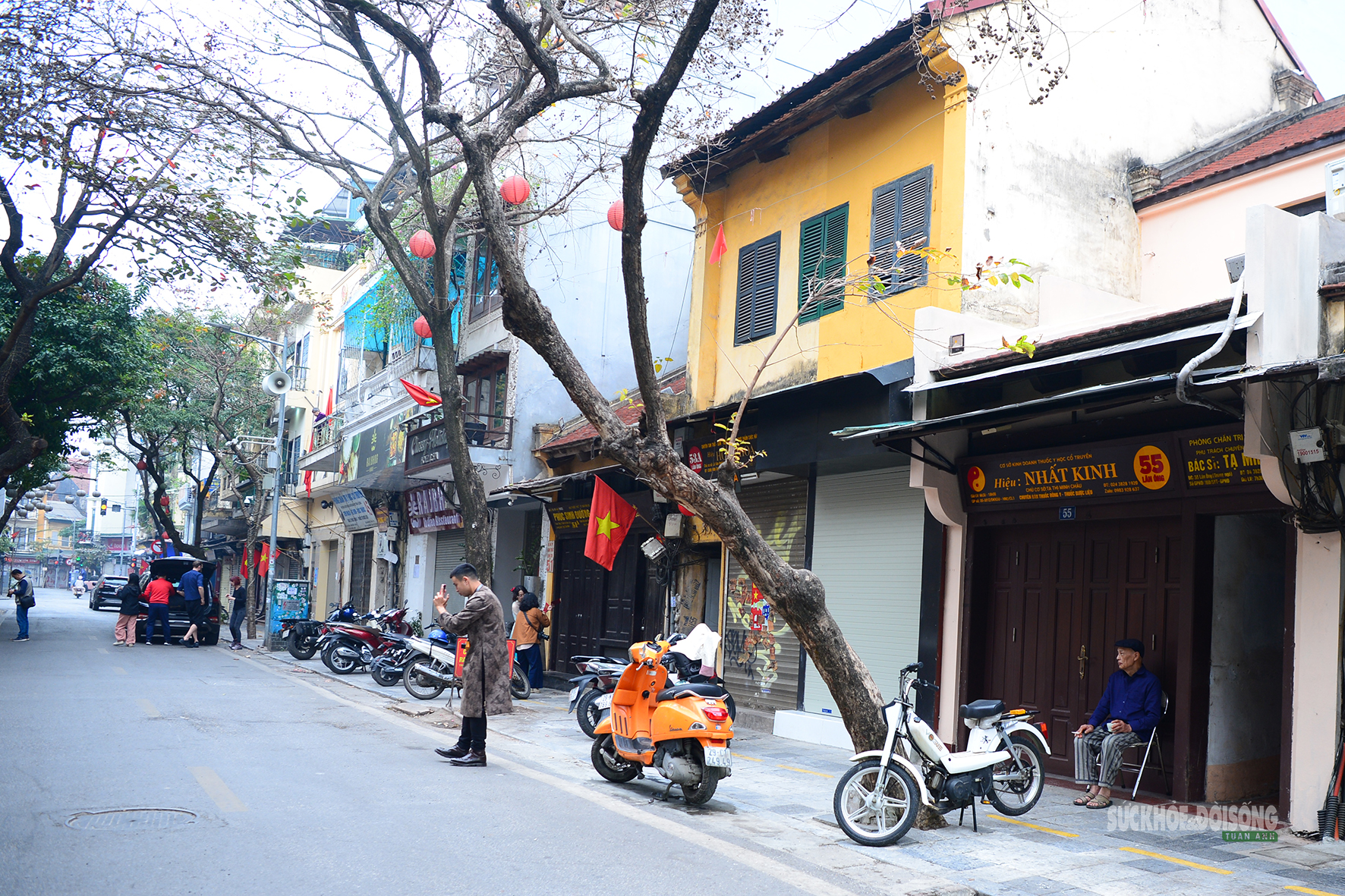 Hà Nội mùng 1 Tết: Bình yên trong nhịp thở đầu Xuân- Ảnh 8. Hà Nội mùng 1 Tết: Bình yên trong nhịp thở đầu Xuân- Ảnh 8.