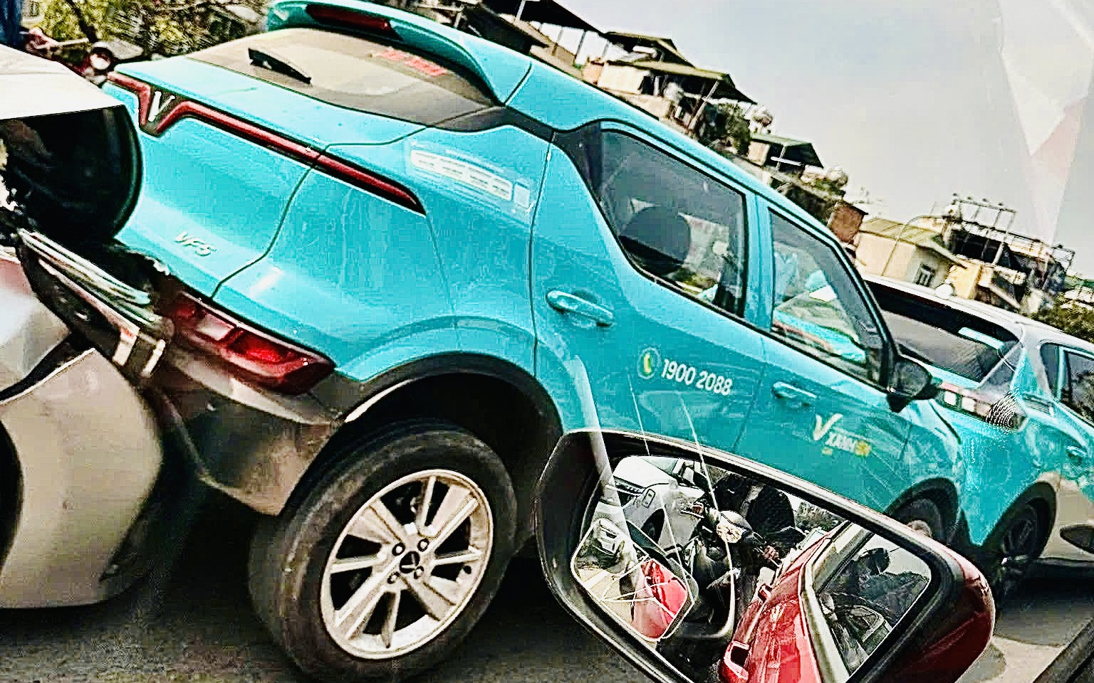 Tai nạn giao thông mùng 2 Tết giảm sâu, hơn 2.800 tài xế vi phạm nồng độ cồn- Ảnh 1. Tai nạn giao thông mùng 2 Tết giảm sâu, hơn 2.800 tài xế vi phạm nồng độ cồn- Ảnh 1.