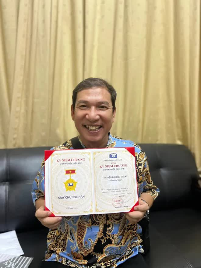 Quang Thắng đóng 'Tết này ai đến xông nhà' nổi danh cả nước, tuổi U60 sống giản dị luôn tâm huyết với nghề diễn- Ảnh 3. Quang Thắng đóng 'Tết này ai đến xông nhà' nổi danh cả nước, tuổi U60 sống giản dị luôn tâm huyết với nghề diễn- Ảnh 3.