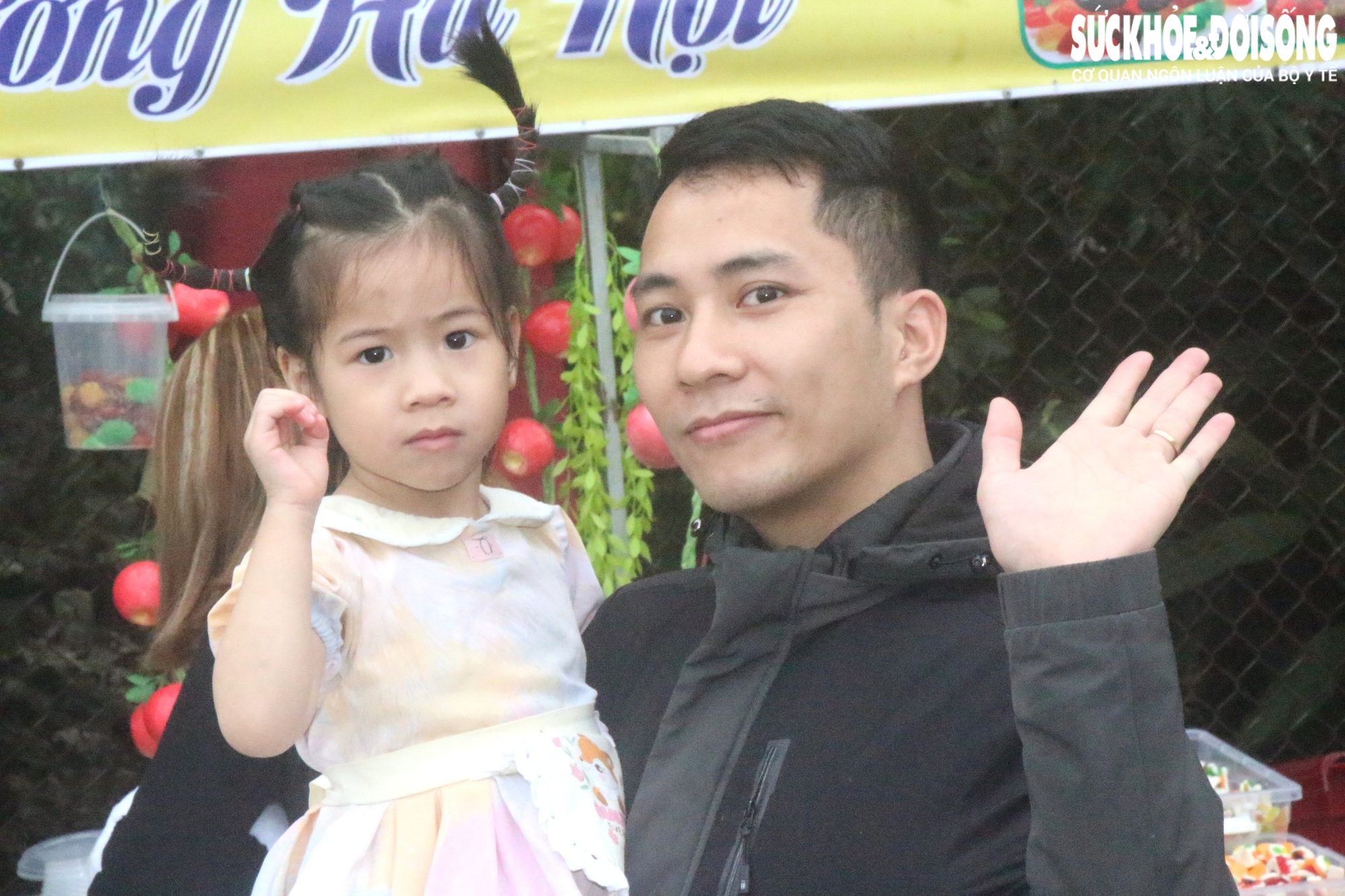 Phiên chợ 'đặc biệt' sáng mùng 2 Tết: Không mặc cả, mua may mắn, bình an- Ảnh 12.