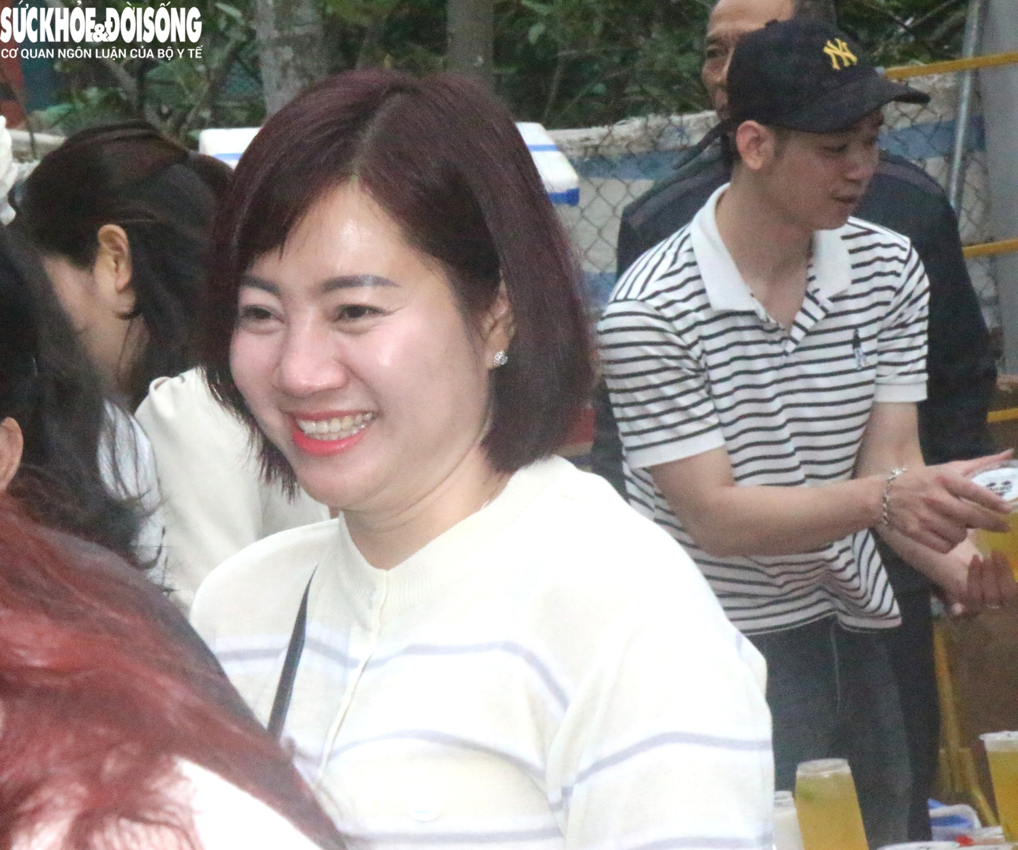 Phiên chợ 'đặc biệt' sáng mùng 2 Tết: Không mặc cả, mua may mắn, bình an- Ảnh 15.