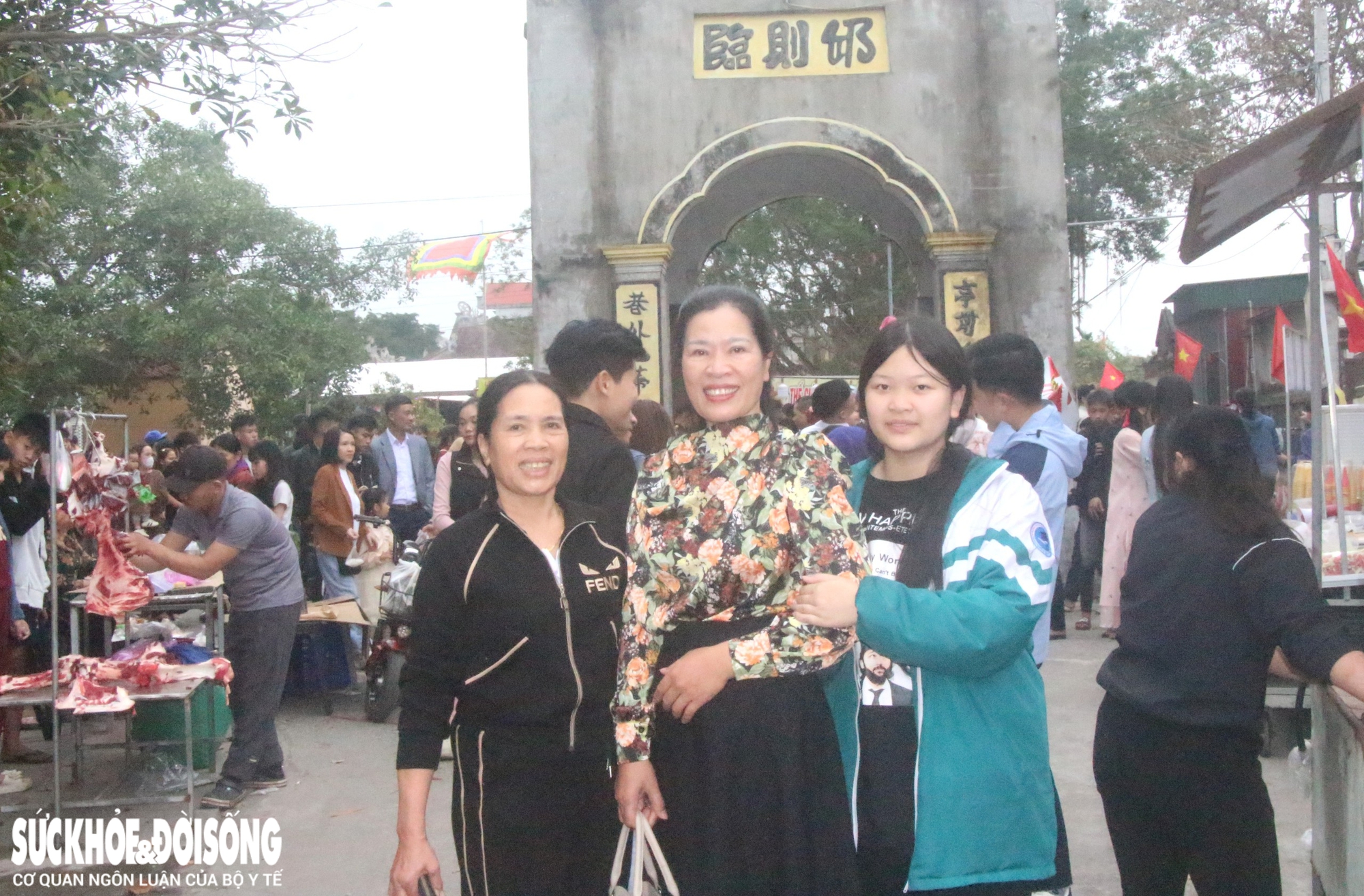 Phiên chợ 'đặc biệt' sáng mùng 2 Tết: Không mặc cả, mua may mắn, bình an- Ảnh 18.