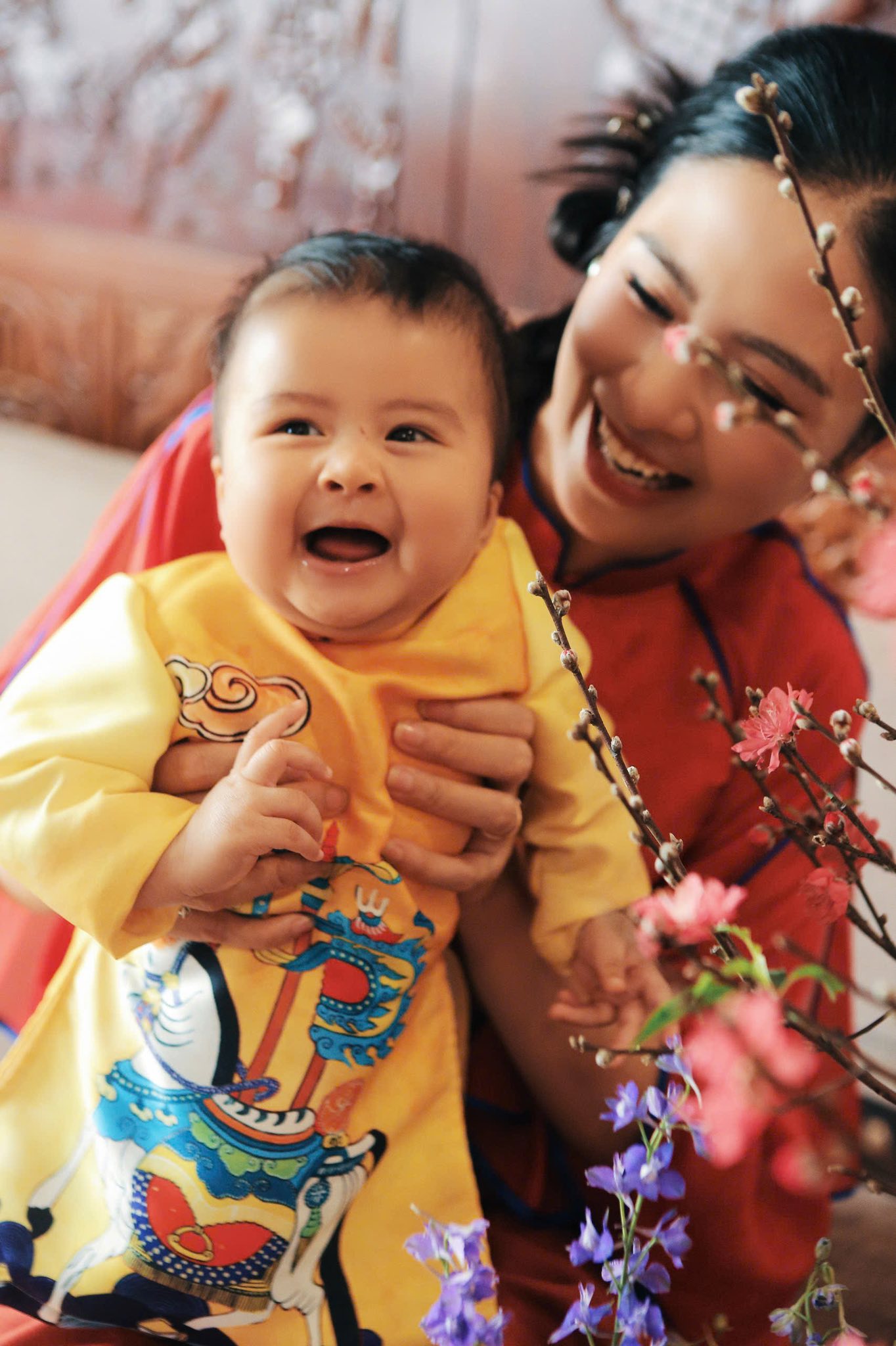 Khoảnh khắc Tết đầu tiên của quý tử 6 tháng tuổi nhà Ngọc Hân- Ảnh 2. Khoảnh khắc Tết đầu tiên của quý tử 6 tháng tuổi nhà Ngọc Hân- Ảnh 2.