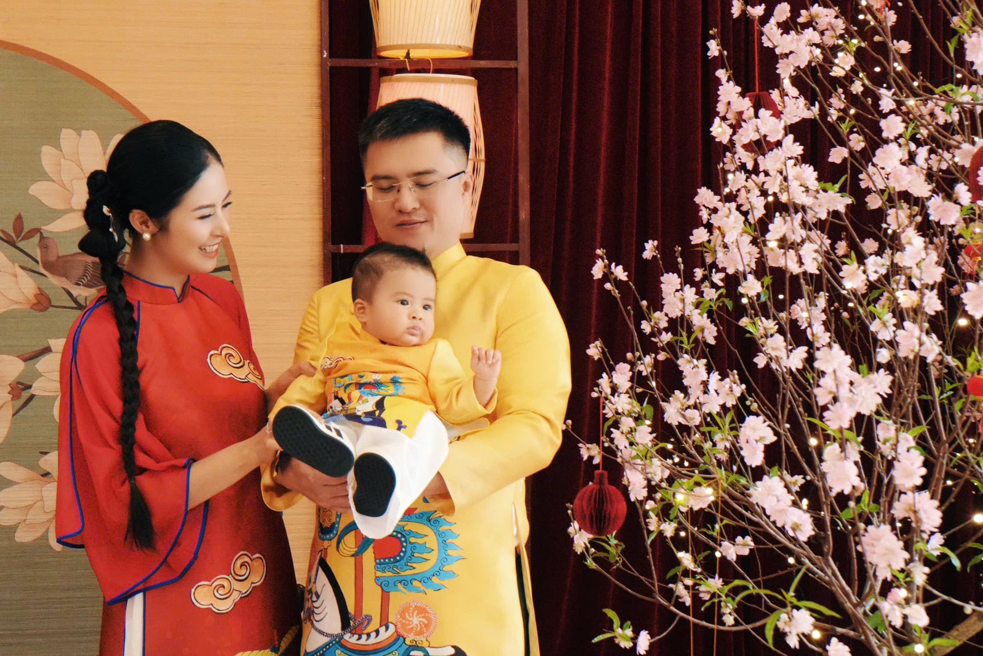 Khoảnh khắc Tết đầu tiên của quý tử 6 tháng tuổi nhà Ngọc Hân- Ảnh 7. Khoảnh khắc Tết đầu tiên của quý tử 6 tháng tuổi nhà Ngọc Hân- Ảnh 7.