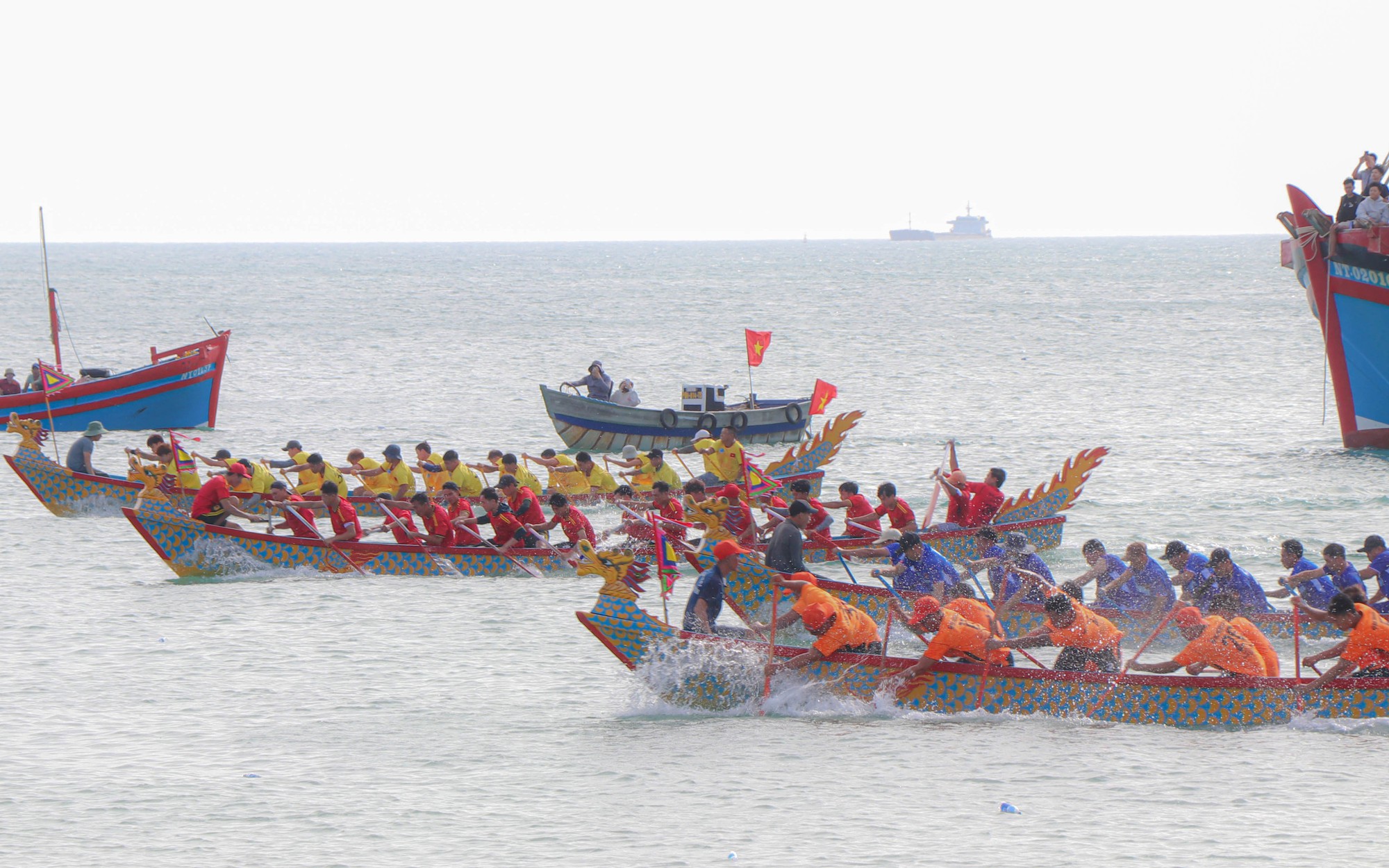 Tranh tài sôi nổi tại giải đua thuyền nam truyền thống tại Đắk Lắk- Ảnh 9.