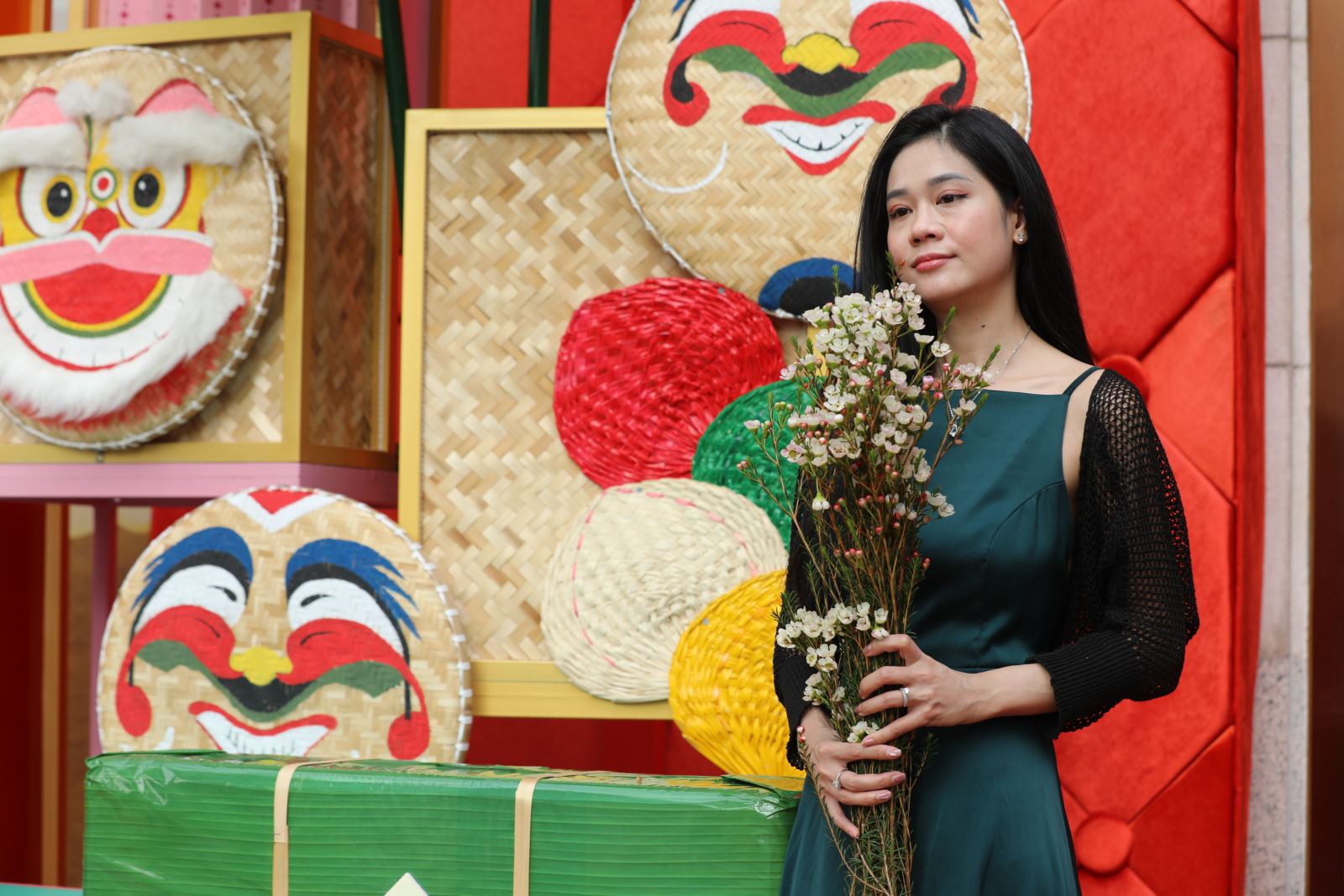 TP Hồ Chí Minh: Người dân, du khách rộn ràng du Xuân trong ngày mùng 3 Tết- Ảnh 9.