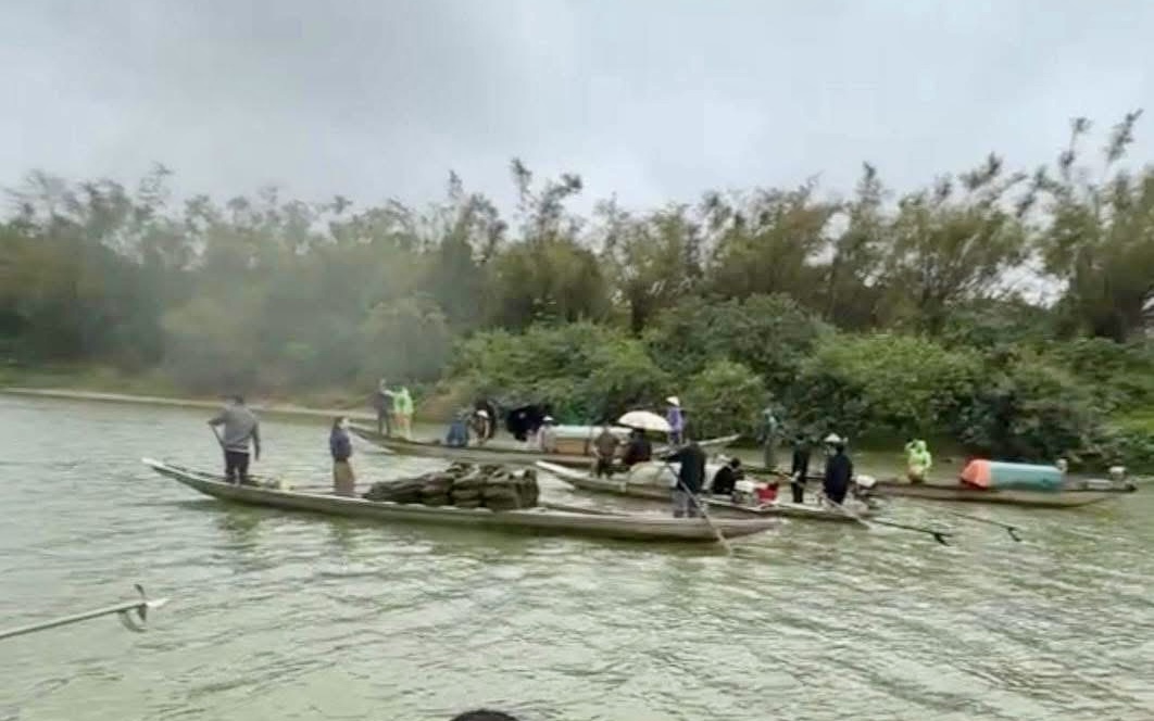 Lật thuyền trên sông Gianh, nhiều người trong một gia đình tử vong và mất tích
