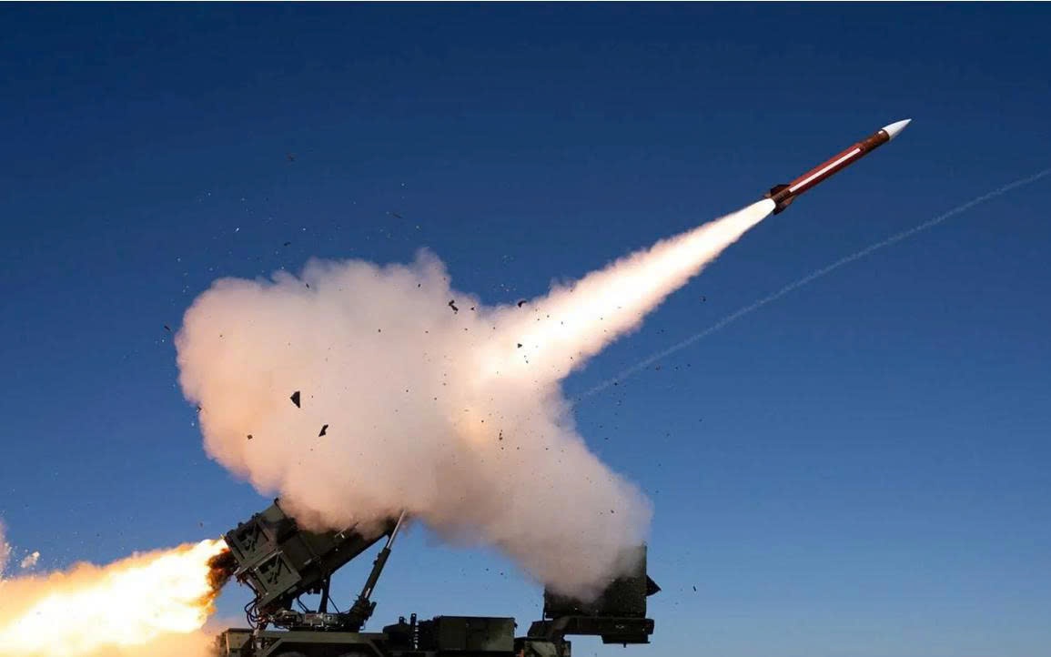 Khoảnh khắc tên lửa Patriot Mỹ không cản nổi hỏa lực Iran tại căn cứ Al Udeid- Ảnh 1. Hệ thống Patriot vô hiệu hóa các đòn tấn công tên lửa quy mô lớn của Nga vào Ukraine?