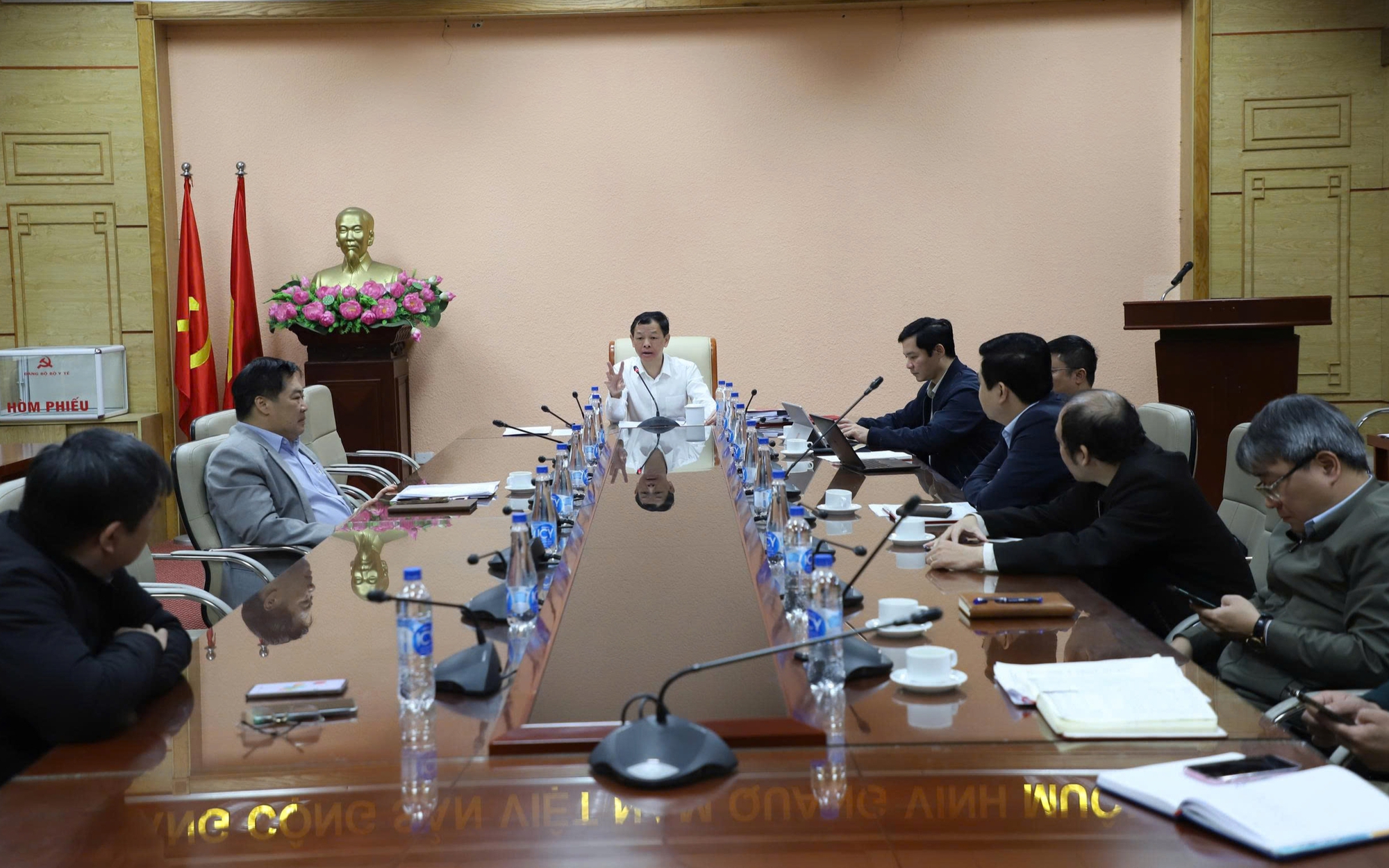 Chú trọng an toàn, bảo mật thông tin và chủ động chống lãng phí trong chuyển đổi số y tế