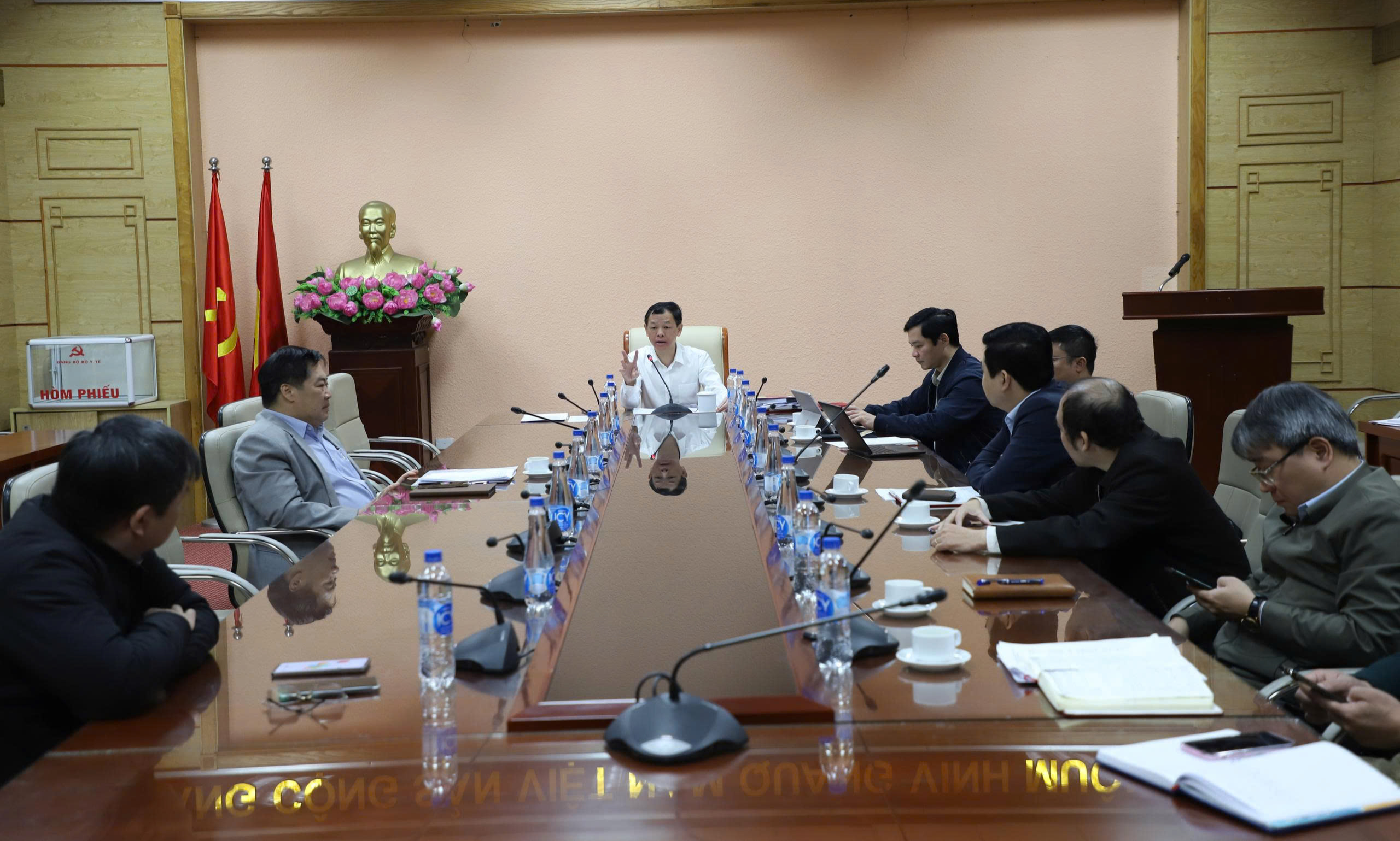 Chú trọng an toàn, bảo mật thông tin và chủ động chống lãng phí trong chuyển đổi số y tế- Ảnh 2.