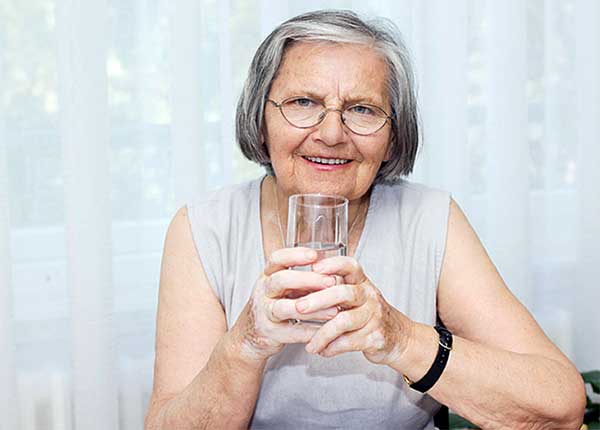 Dịp Tết, dù bận cũng đừng quên uống nước khi thức dậy vì 5 lý do này - Ảnh 3.