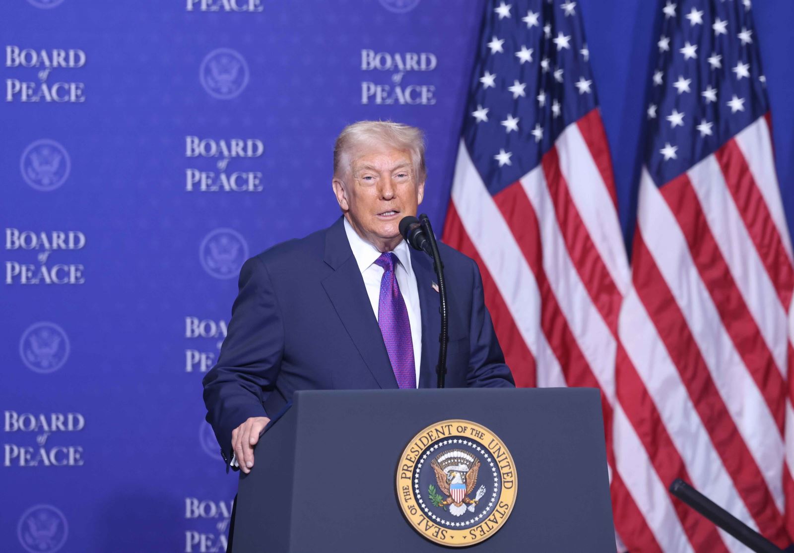 Tổng thống Trump đặt hạn chót cho thỏa thuận với Iran ở lễ khai mạc Hội đồng Hòa bình về Gaza- Ảnh 1.