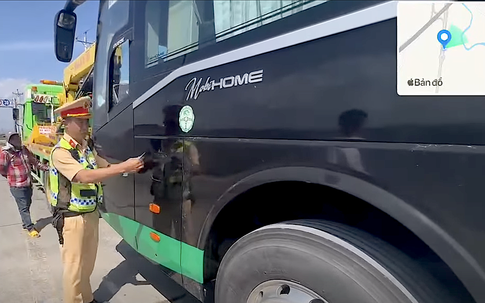 Xe khách mắc 3 vi phạm trong 1 lần kiểm tra, tổng mức phạt trên 100 triệu