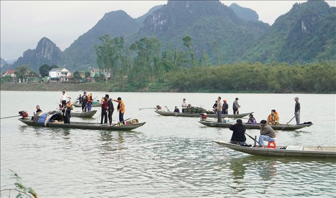 Tìm thấy 1 nạn nhân mất tích trong vụ lật thuyền trên sông Gianh- Ảnh 1.