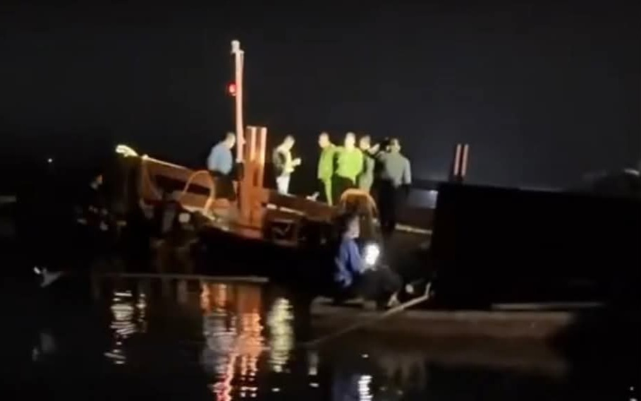 6 người mất tích sau vụ lật tàu chở khách trên hồ Thác Bà