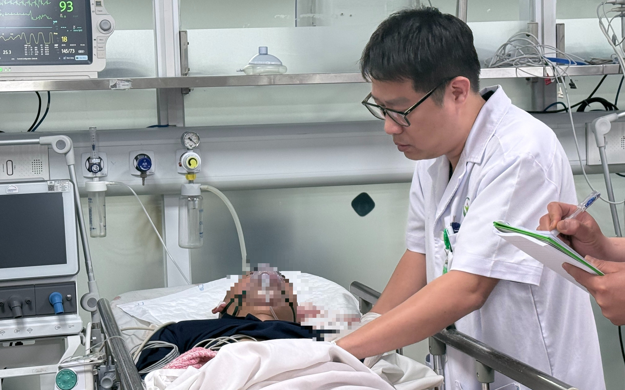 Nổ tại Công ty TNHH Phốt Pho 5 Vàng Việt Nam, 1 công nhân tử vong- Ảnh 2. Tết Bính Ngọ, vẫn còn nhiều trường hợp tai nạn pháo nổ đa chấn thương nặng