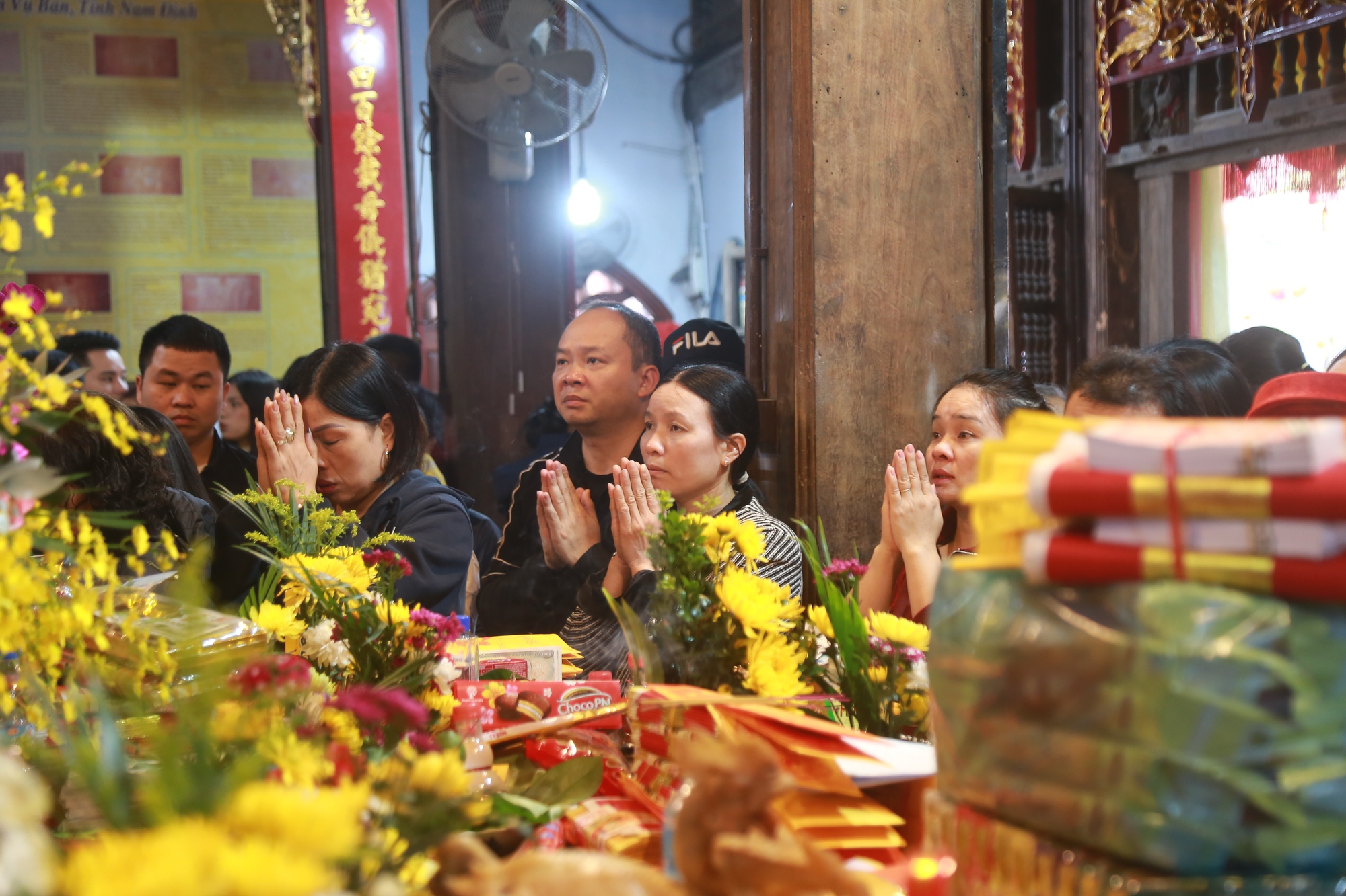 Người dân nô nức về Phủ Dầy ở Ninh Bình cầu may đầu xuân- Ảnh 6. Người dân nô nức về Phủ Dầy ở Ninh Bình cầu may đầu xuân- Ảnh 6.