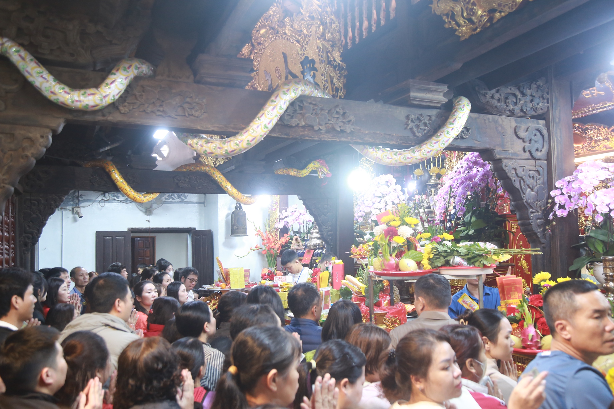 Người dân nô nức về Phủ Dầy ở Ninh Bình cầu may đầu xuân- Ảnh 5. Người dân nô nức về Phủ Dầy ở Ninh Bình cầu may đầu xuân- Ảnh 5.