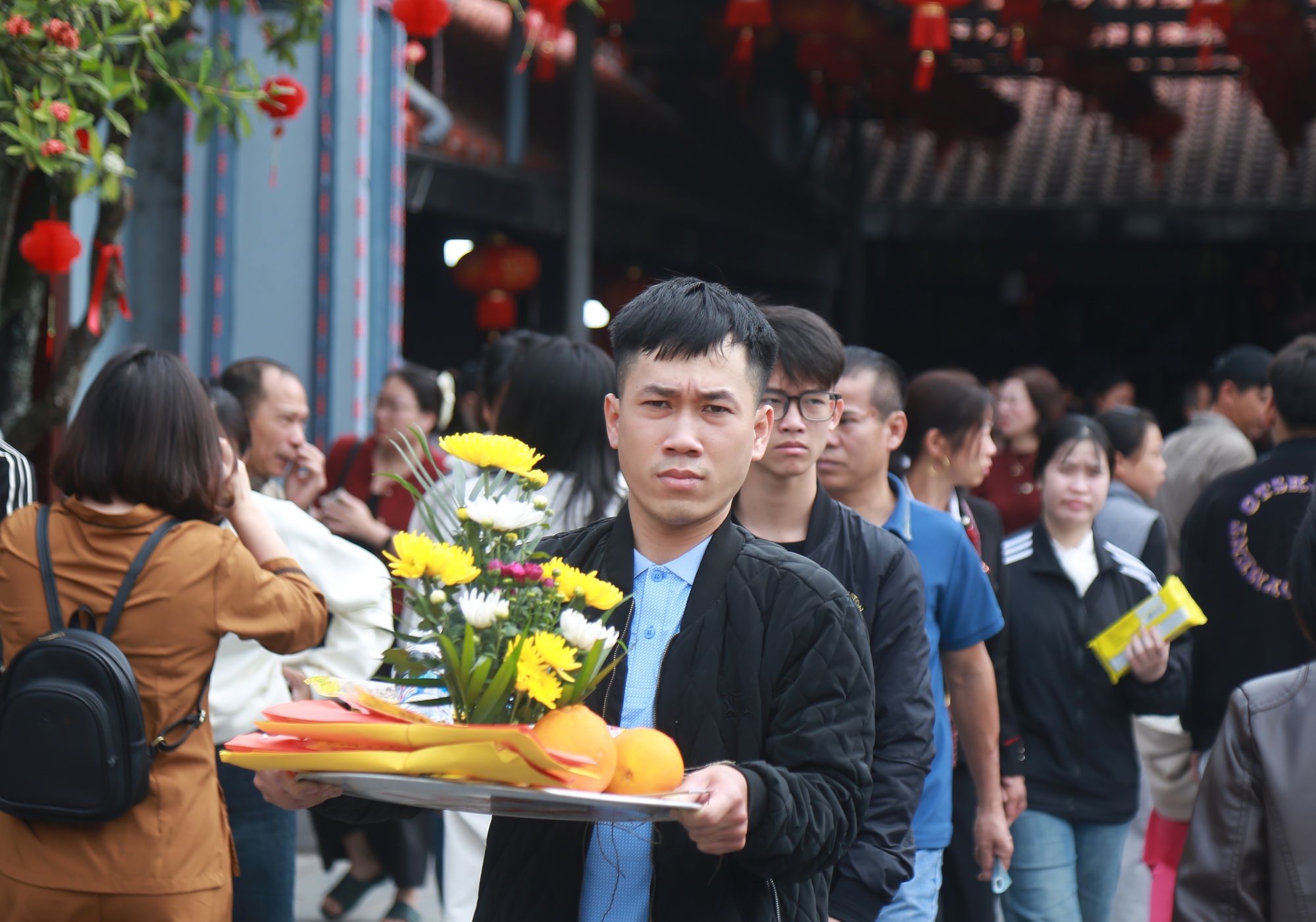 Người dân nô nức về Phủ Dầy ở Ninh Bình cầu may đầu xuân- Ảnh 9. Người dân nô nức về Phủ Dầy ở Ninh Bình cầu may đầu xuân- Ảnh 9.