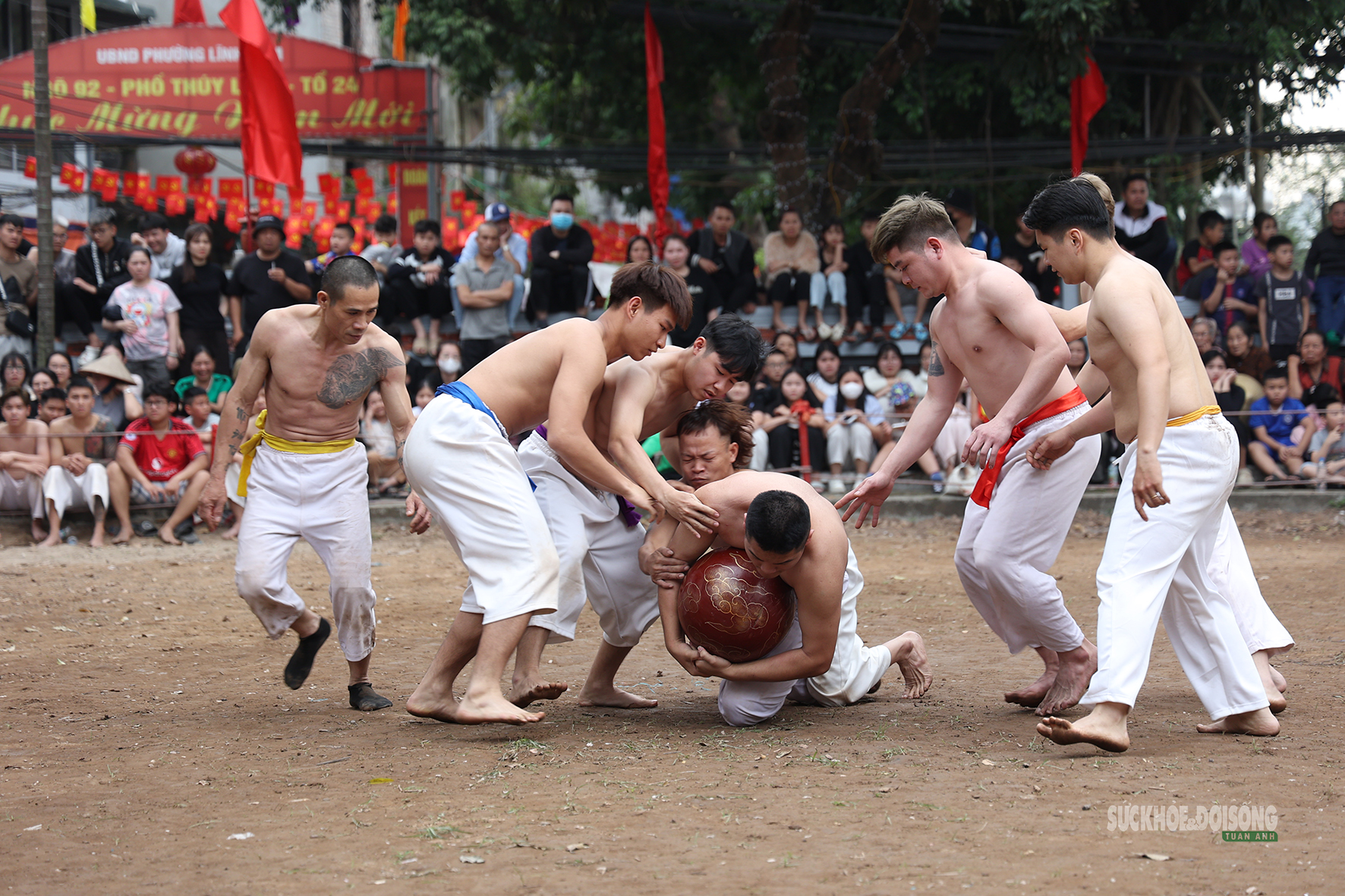 Hà Nội: Trai làng Thúy Lĩnh mình trần quyết liệt giữ cầu ngày Xuân- Ảnh 6.