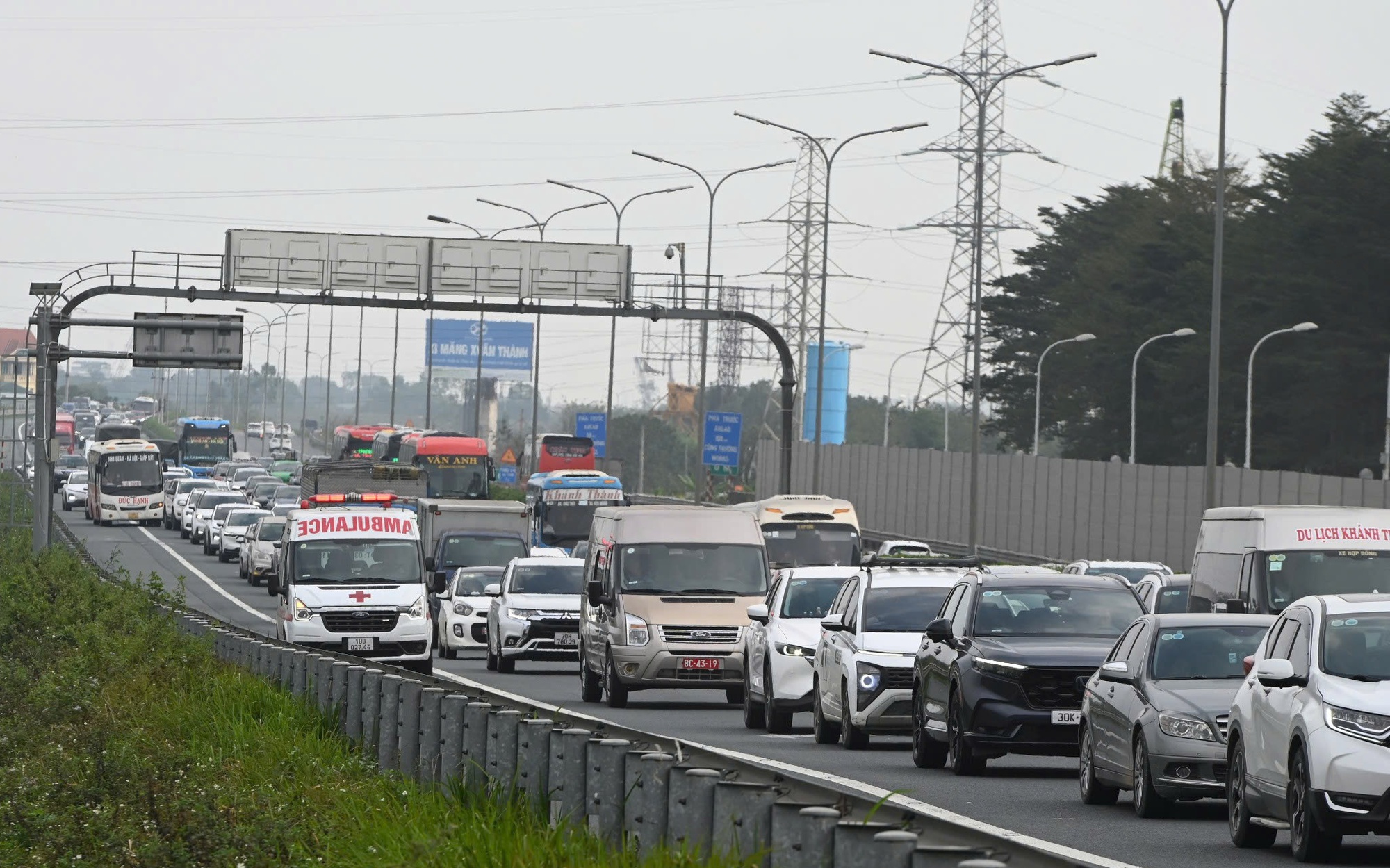 Thủ tướng: Không để xảy ra ùn tắc kéo dài trên các tuyến đường vào trung tâm Hà Nội và TP.HCM- Ảnh 2.