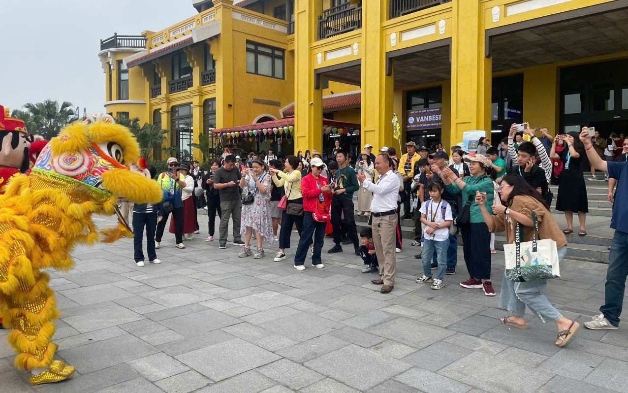 Lễ dâng bánh chưng tưởng niệm thân mẫu Chủ tịch Hồ Chí Minh- Ảnh 3.