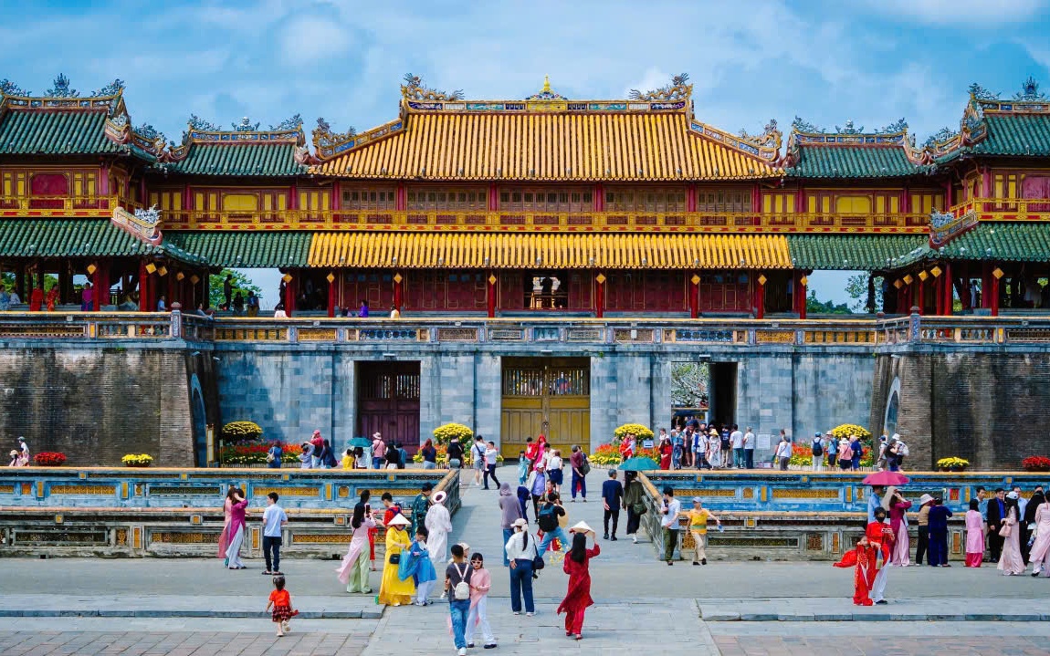 Điều gì làm nên sức hút hơn nửa triệu lượt khách đến Huế dịp Tết?