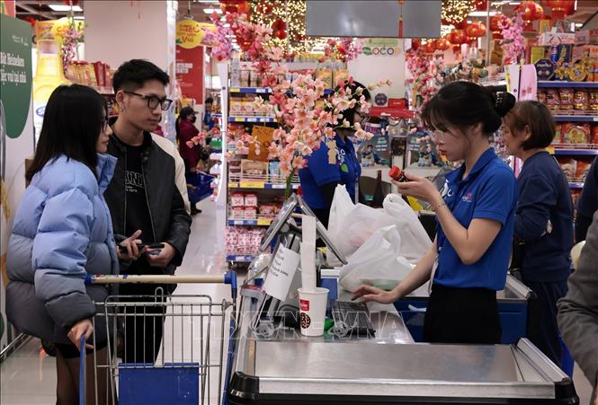 Thị trường mùng 6 Tết: Hàng hoá dồi dào, giá cả ổn định- Ảnh 1.