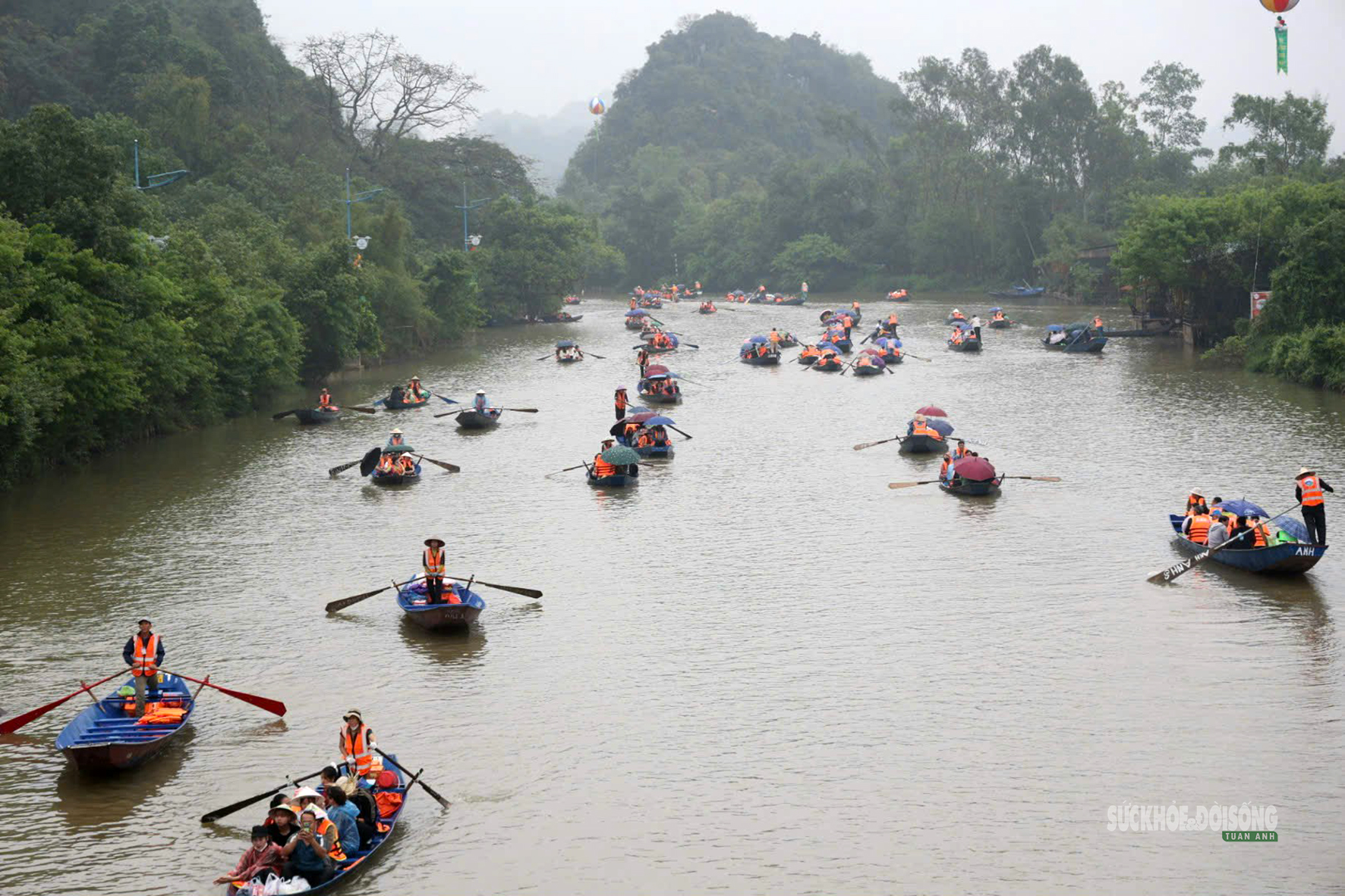 Lễ hội Chùa Hương - Lễ hội lớn nhất miền Bắc chính thức khai hội- Ảnh 1. Lễ hội Chùa Hương - Lễ hội lớn nhất miền Bắc chính thức khai hội- Ảnh 1.