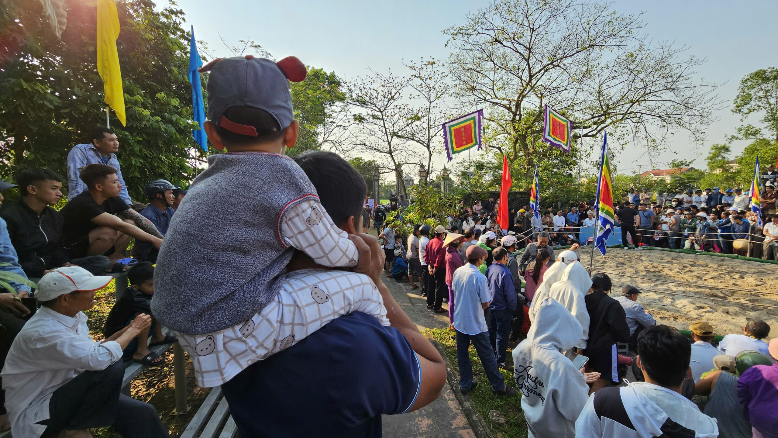 Mùng 6 Tết, về Thủ Lễ xem trai tráng đọ sức trong tiếng trống hội- Ảnh 9. Mùng 6 Tết, về Thủ Lễ xem trai tráng đọ sức trong tiếng trống hội- Ảnh 9.