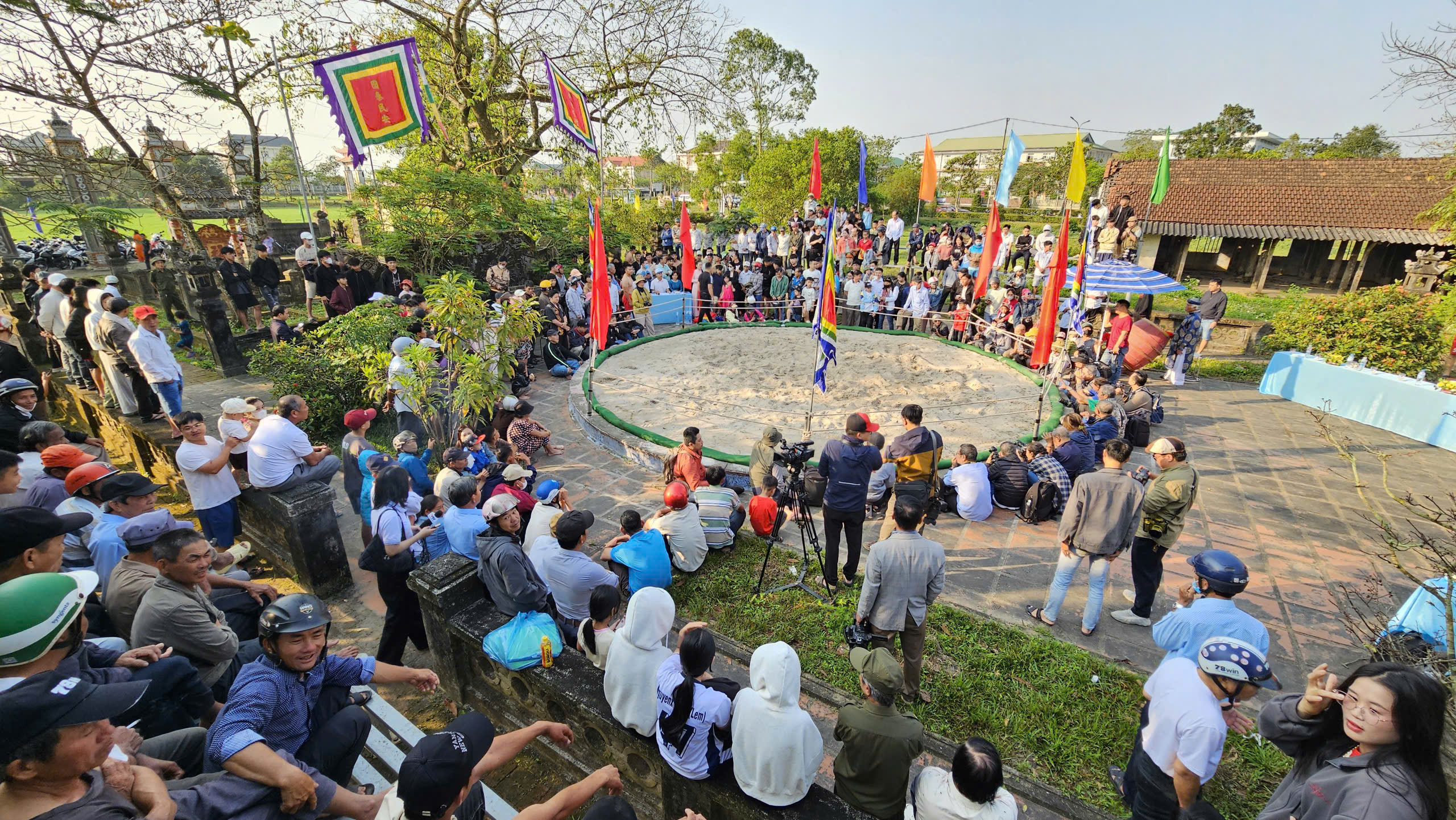 Mùng 6 Tết, về Thủ Lễ xem trai tráng đọ sức trong tiếng trống hội- Ảnh 10. Mùng 6 Tết, về Thủ Lễ xem trai tráng đọ sức trong tiếng trống hội- Ảnh 10.