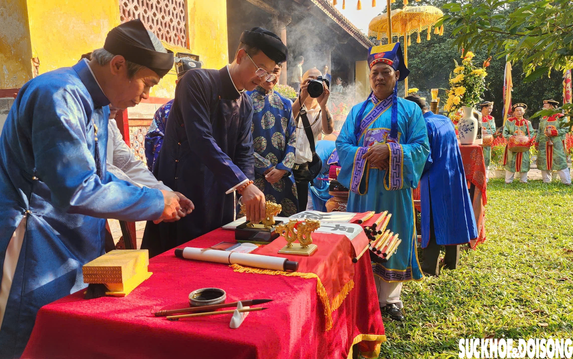 Khai ấn tân niên trong Hoàng cung Huế, du khách hào hứng khi được tặng chữ- Ảnh 8.