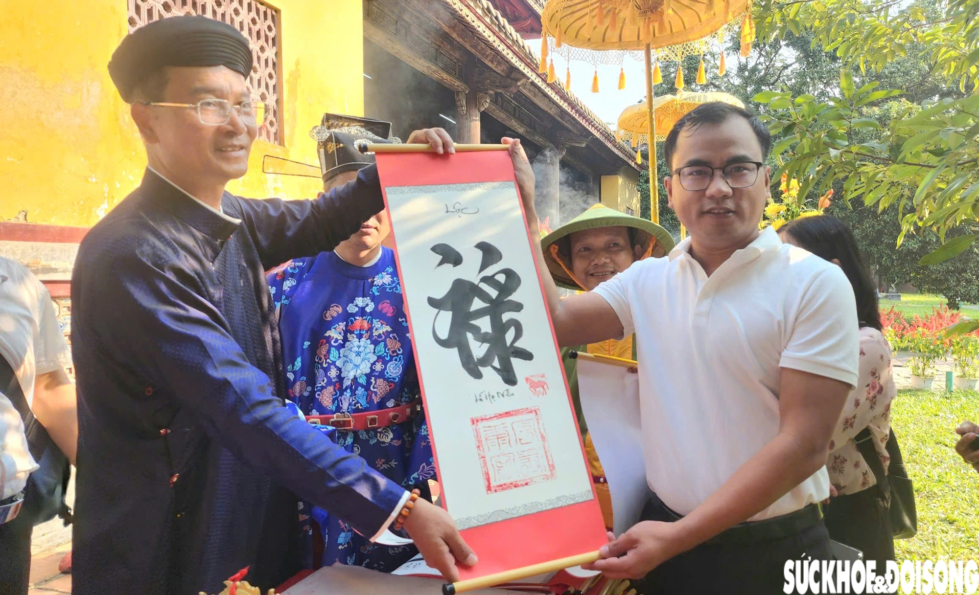 Khai ấn tân niên trong Hoàng cung Huế, du khách hào hứng khi được tặng chữ- Ảnh 10.