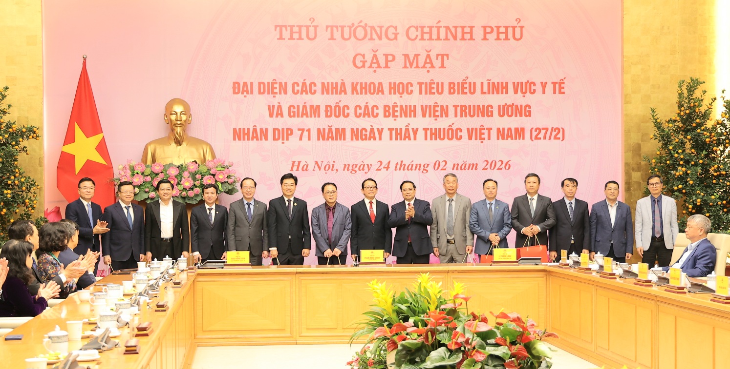 Thủ tướng: Nghề y là một nghề cao quý, là biểu tượng của sự hy sinh, lòng nhân ái, trí tuệ, sự kiên trì...- Ảnh 13.