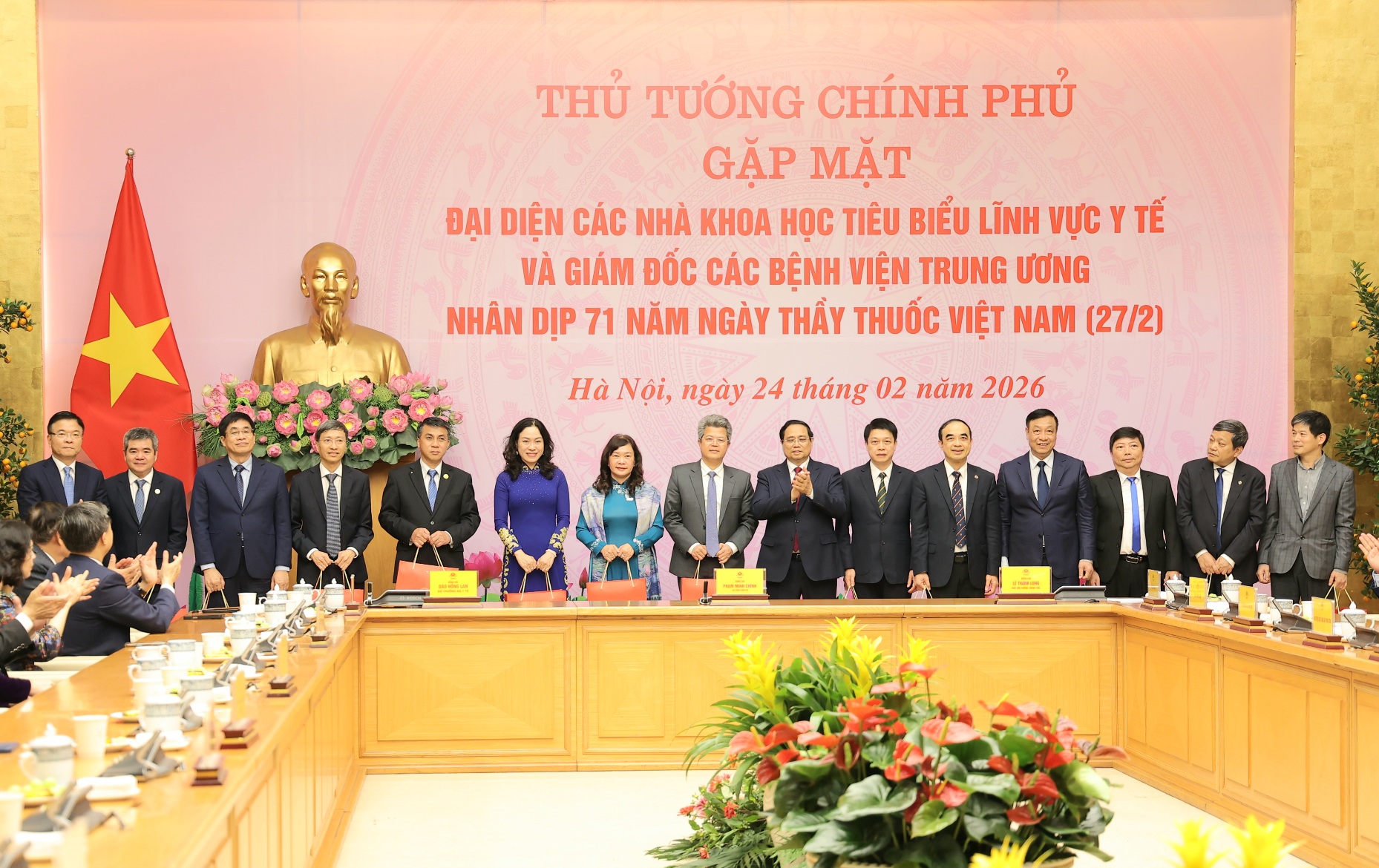 Thủ tướng: Nghề y là một nghề cao quý, là biểu tượng của sự hy sinh, lòng nhân ái, trí tuệ, sự kiên trì...- Ảnh 14.