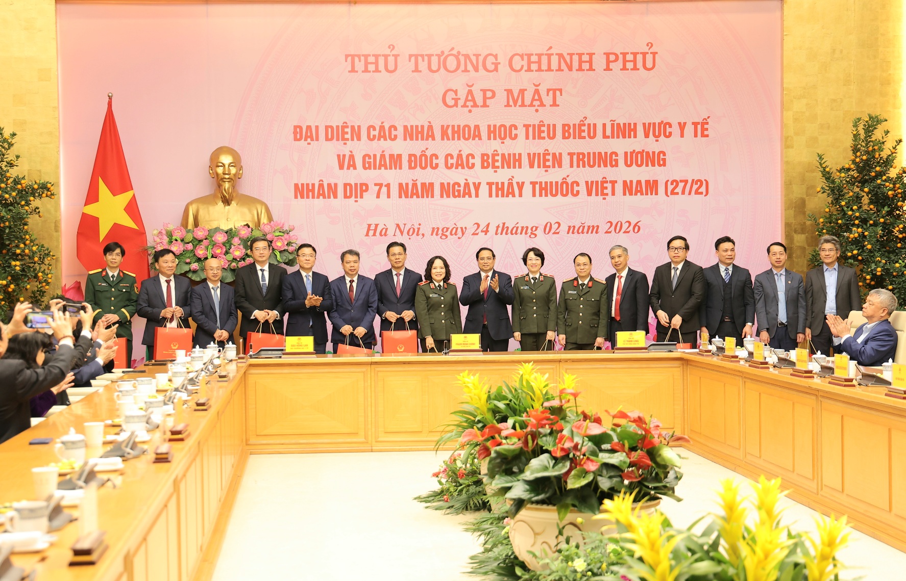 Thủ tướng: Nghề y là một nghề cao quý, là biểu tượng của sự hy sinh, lòng nhân ái, trí tuệ, sự kiên trì...- Ảnh 15.