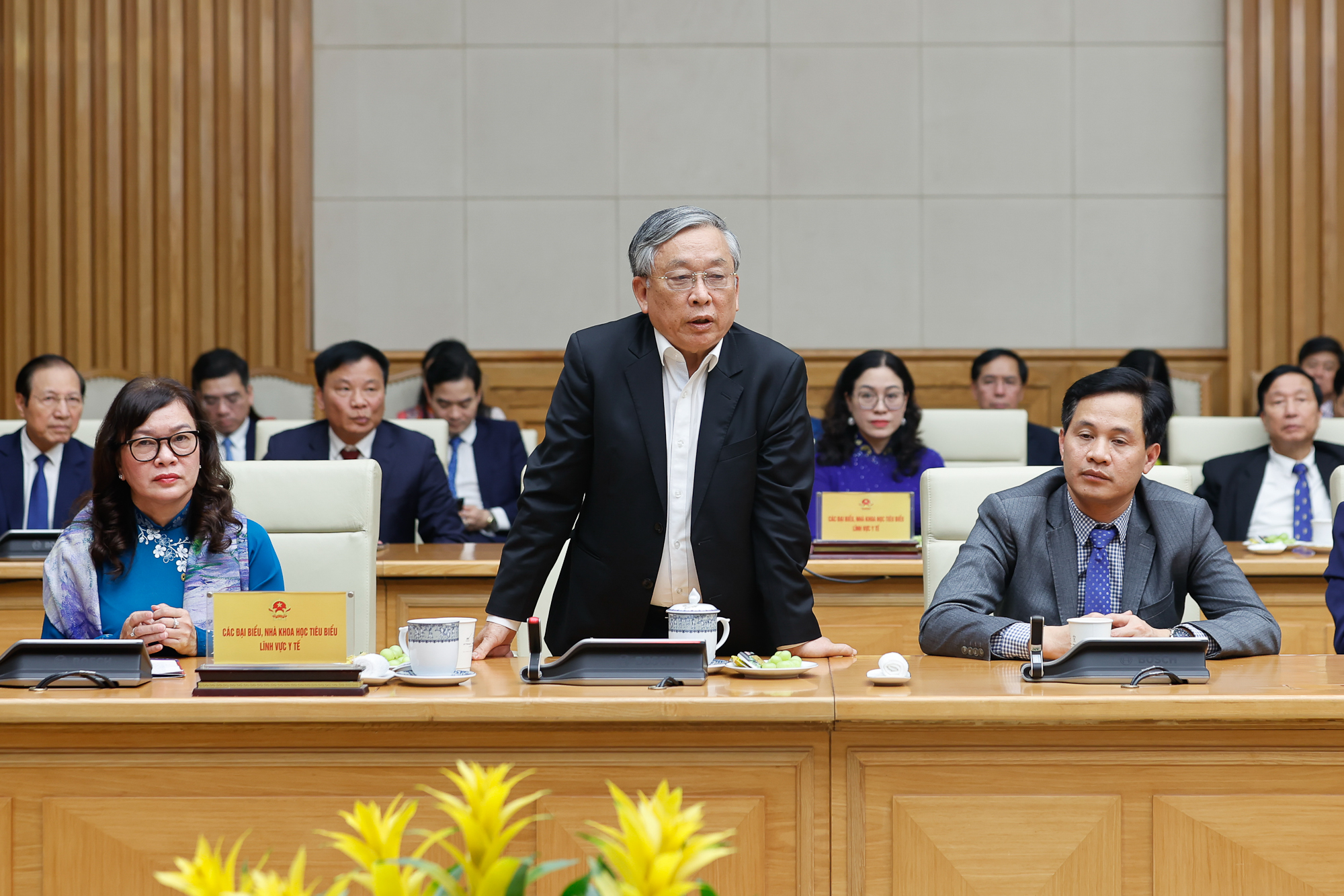 View - Thủ tướng: Nghề y là một nghề cao quý, là biểu tượng của sự hy sinh, lòng nhân ái, trí tuệ, sự kiên trì...