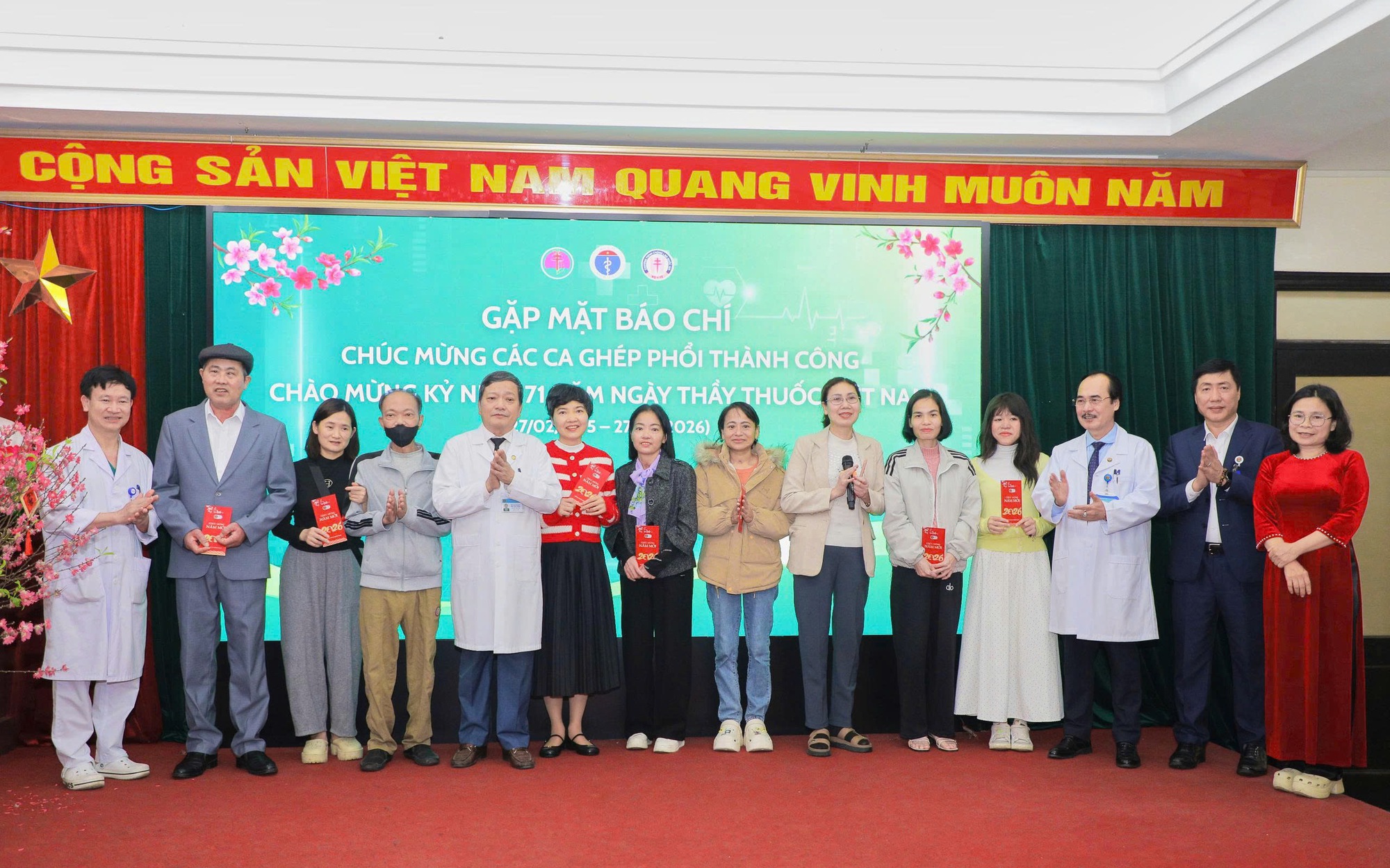 Xúc động khoảnh khắc người mẹ rơi nước mắt quyết định hiến tạng con trai chết não- Ảnh 5.