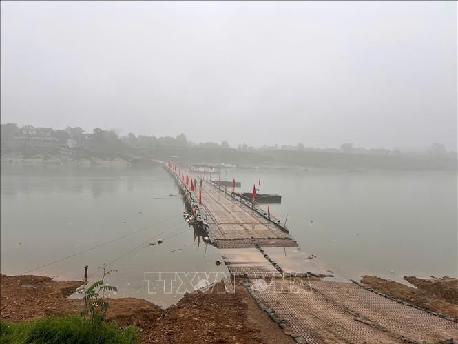 Tạm dừng khai thác cầu phao qua sông Lô để bảo đảm an toàn giao thông- Ảnh 1.