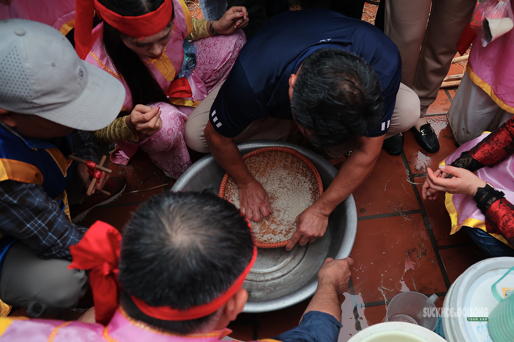 Trai làng kéo lửa giữa mưa xuân trong lễ hội thổi cơm Thị Cấm- Ảnh 7.