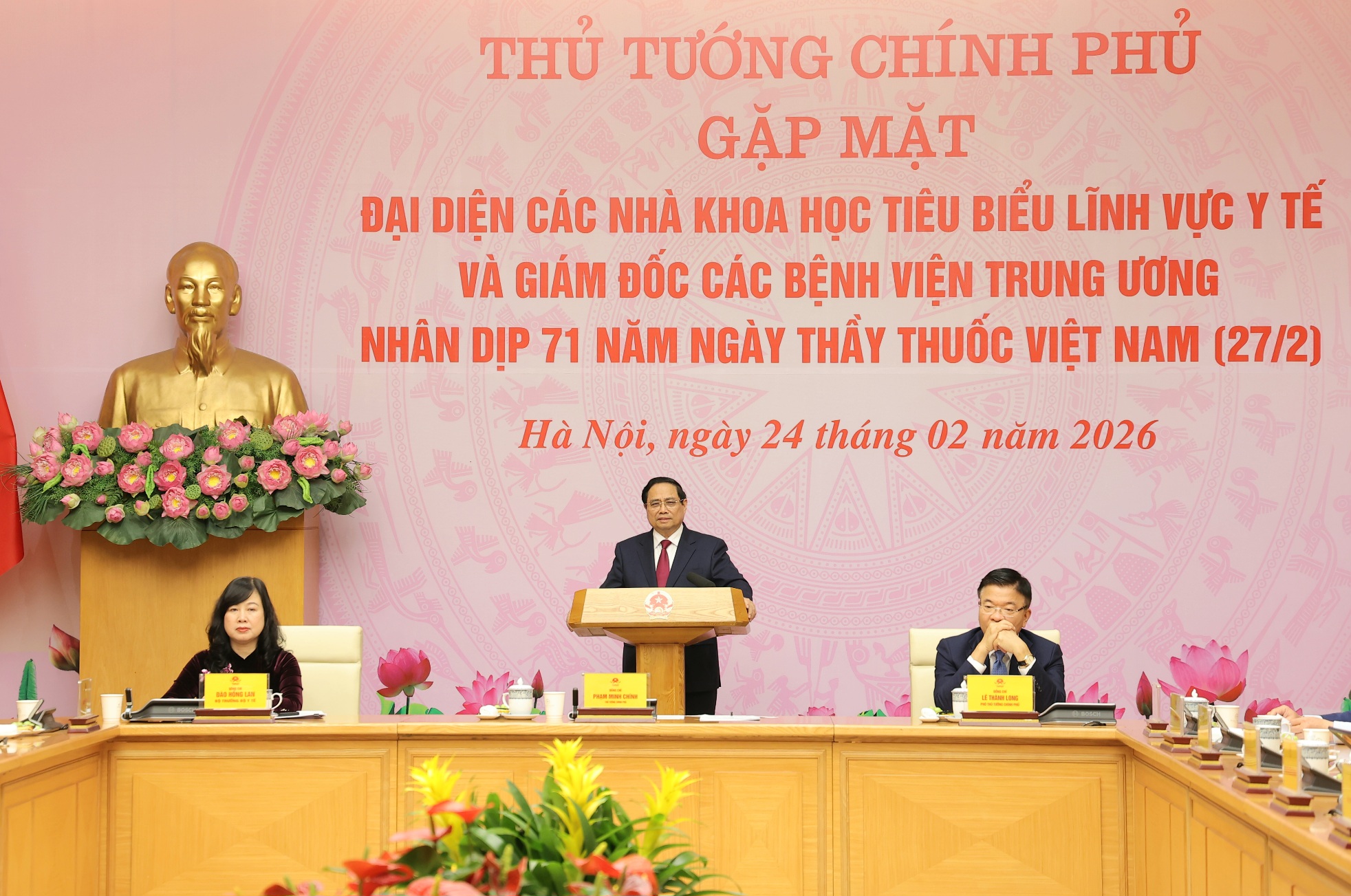 Thủ tướng: Nghề y là một nghề cao quý, là biểu tượng của sự hy sinh, lòng nhân ái, trí tuệ, sự kiên trì...- Ảnh 1.